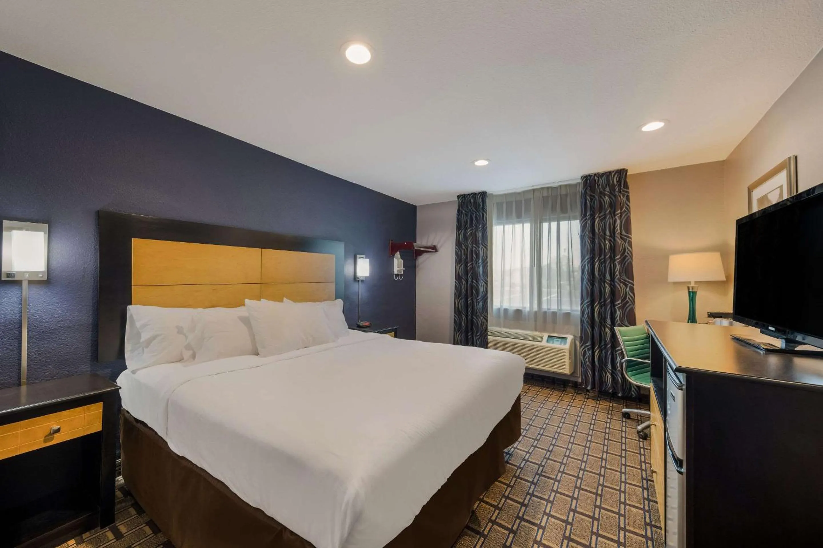 Queen Room - Accessible/Non Smoking in Quality Inn - Denton