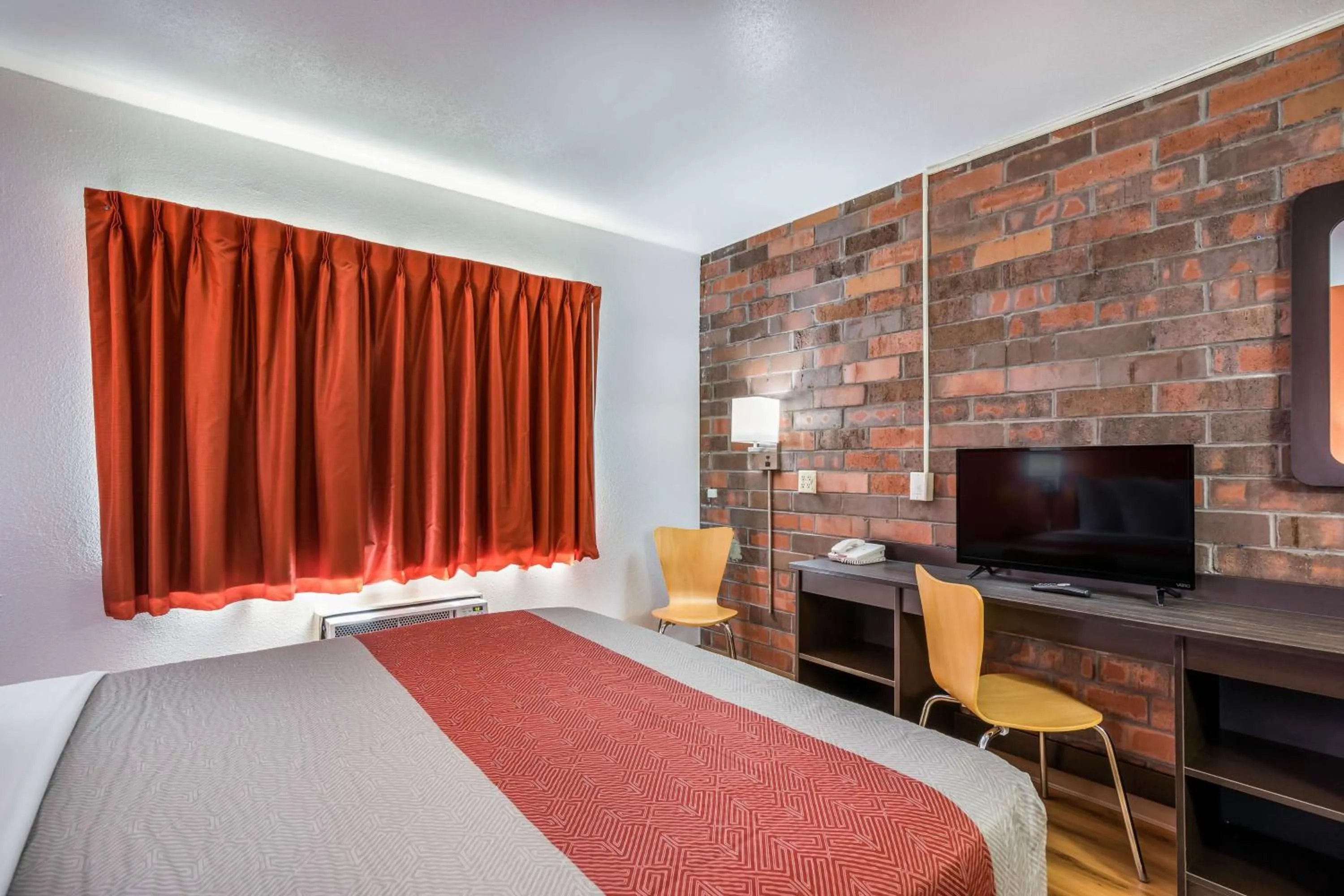 Queen Room - Disability Access - Non-Smoking in Motel 6-Madison, WI - East