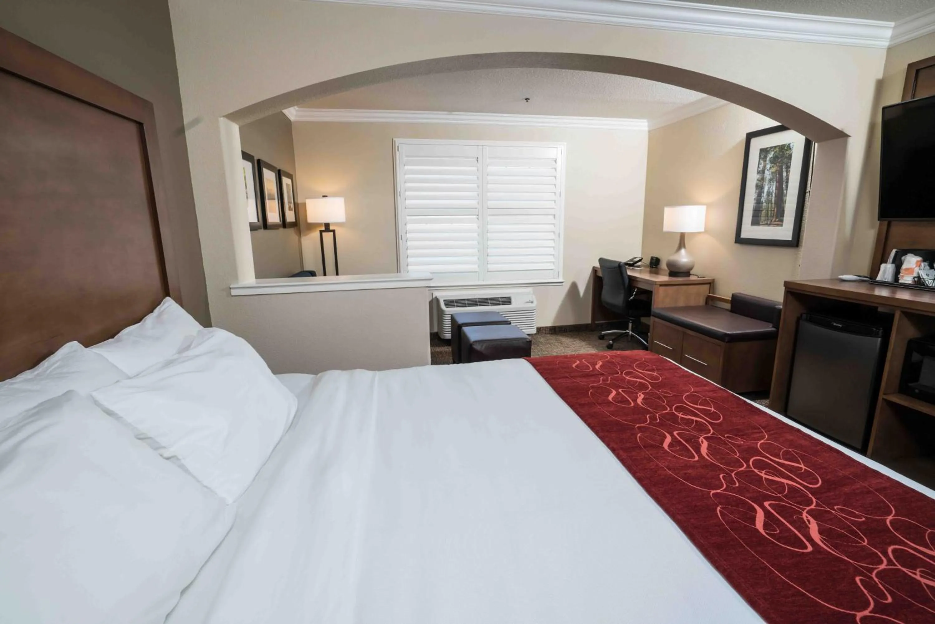 King Suite - Accessible/Non-Smoking in Comfort Suites Fresno River Park