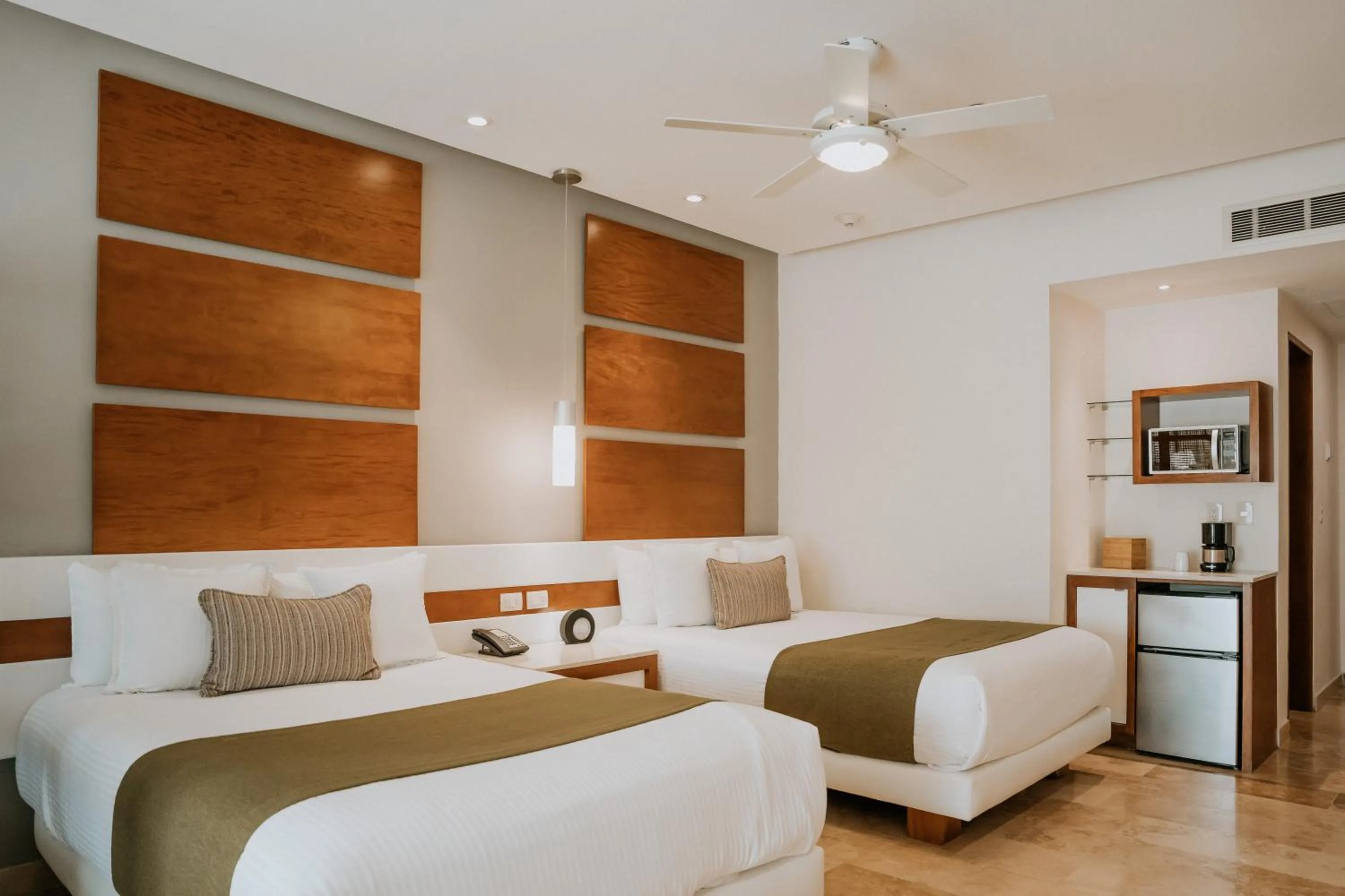 Deluxe Junior Suite, Partial Ocean View - single occupancy in The Reef 28 Hotel & Spa - Luxury Adults Only - All Suites - With Optional All Inclusive