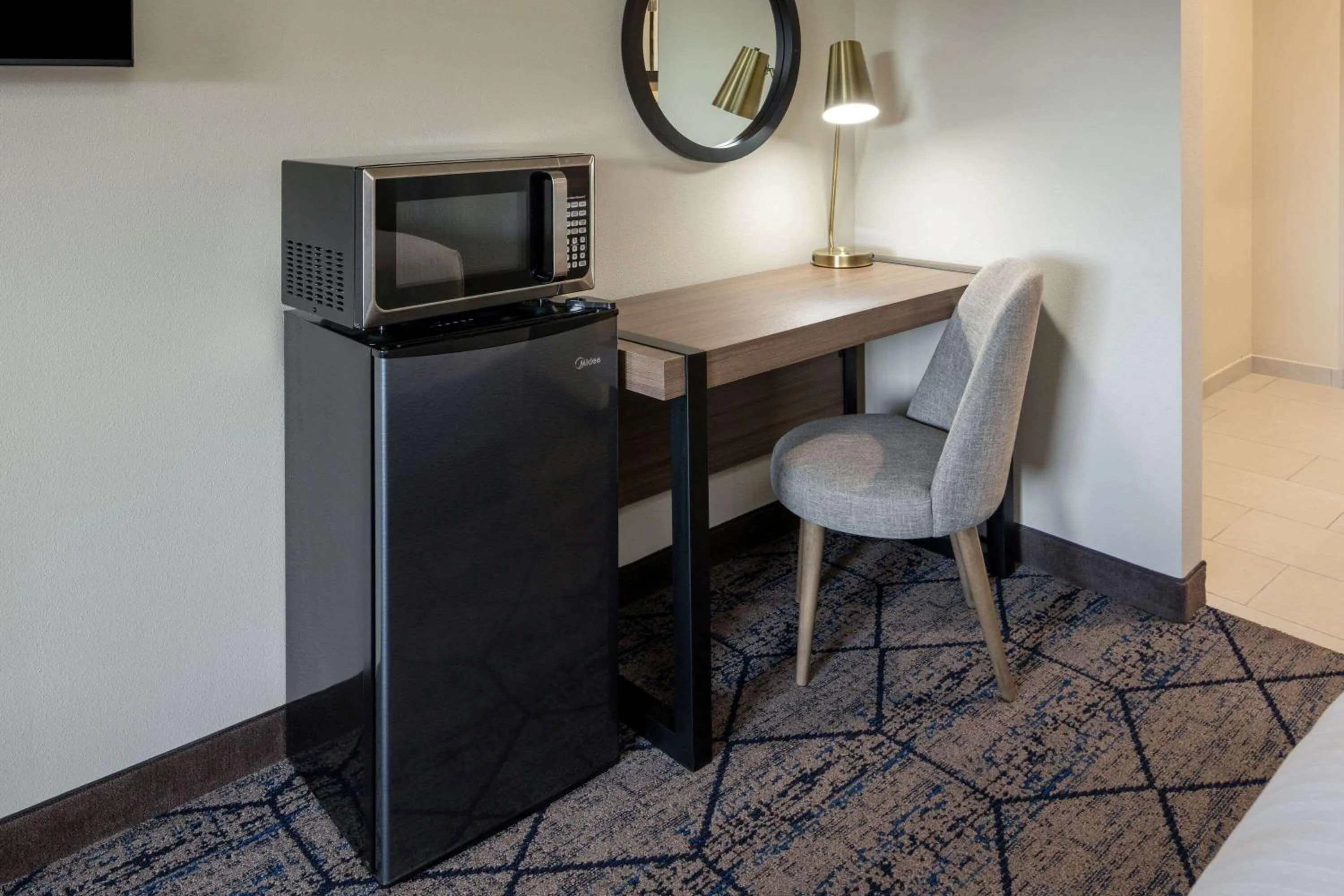 2 Double Beds, Mobility Accessible Suite, Roll-In Shower, Non-Smoking in Ramada by Wyndham Modesto Yosemite Area