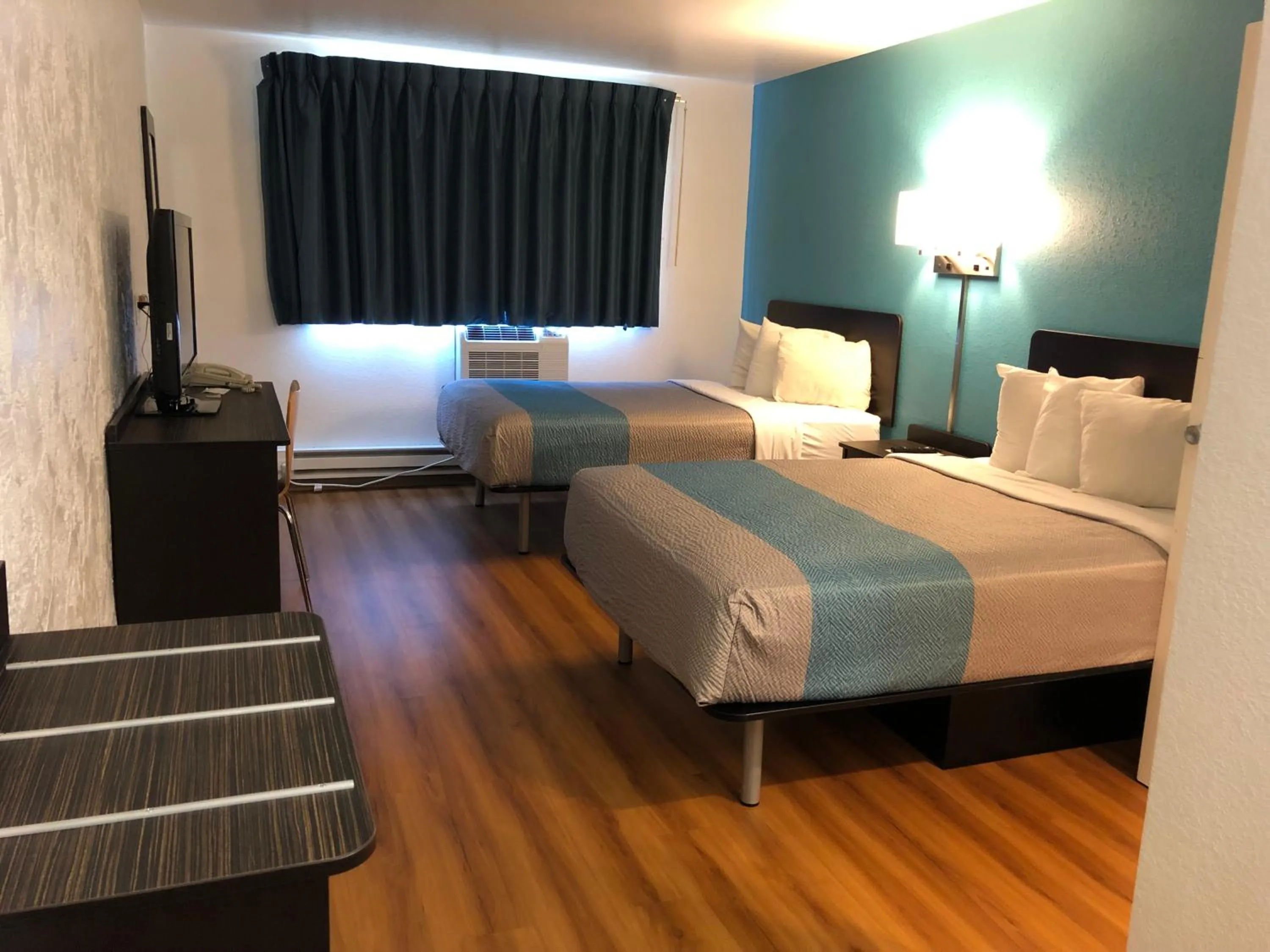 Quadruple Room - Non-Smoking in Motel 6-La Crosse, WI