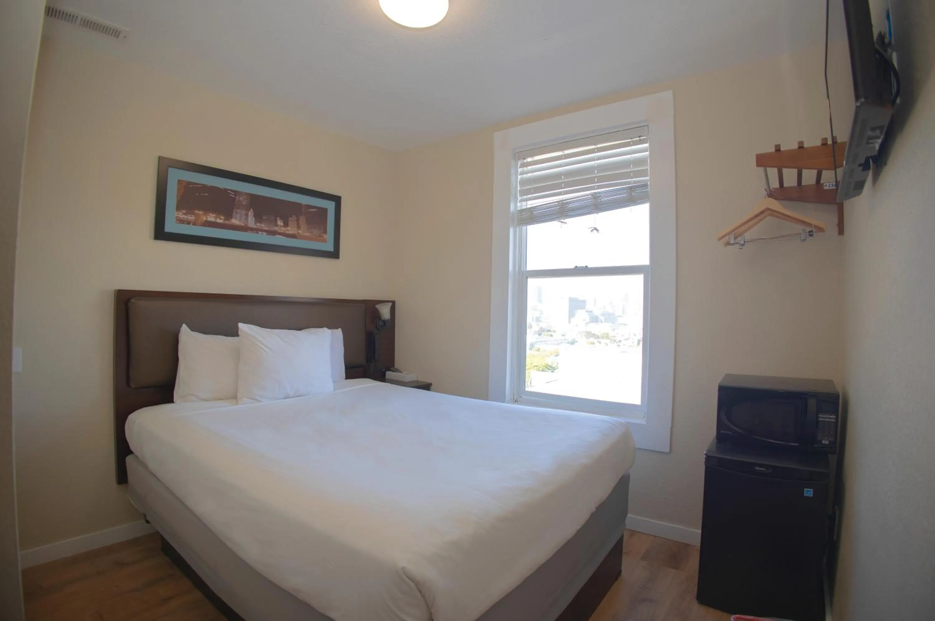 Queen Room in Casa Loma Hotel