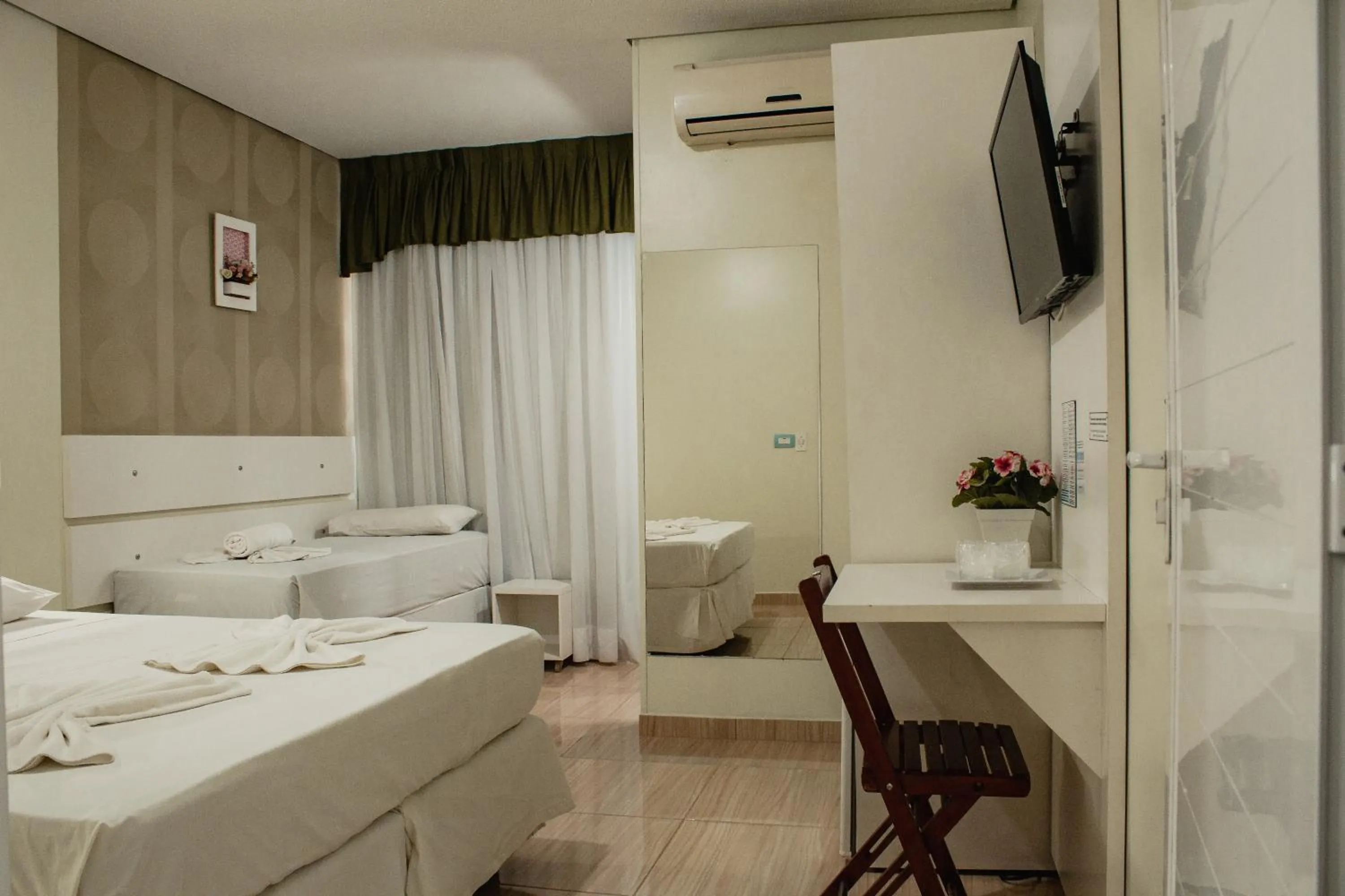 Quarto Triplo Standard (Bloco 02) in Hotel e Pousada Caroline