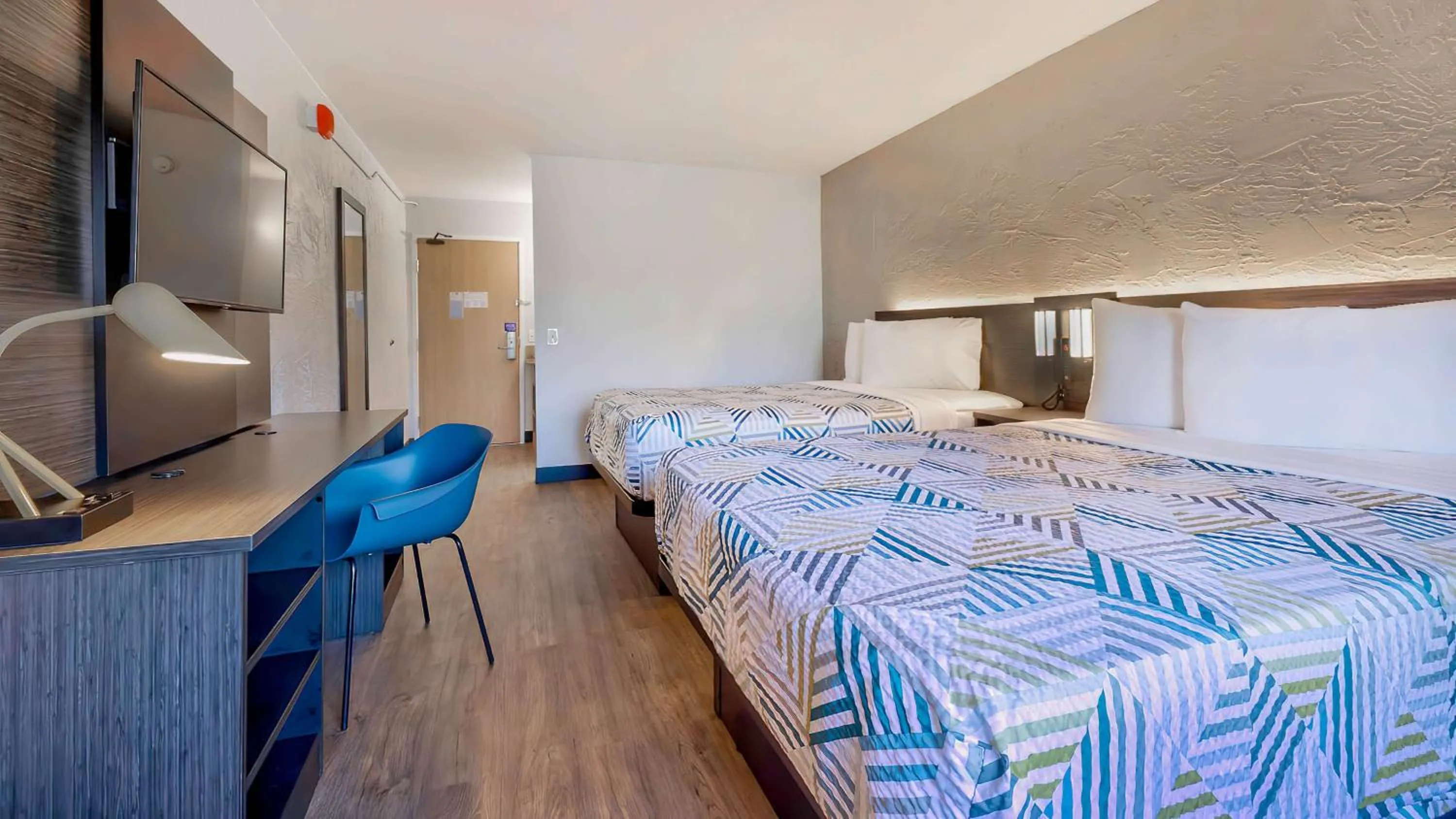 Premium Quadruple Room in Motel 6-Milwaukee, WI - Glendale