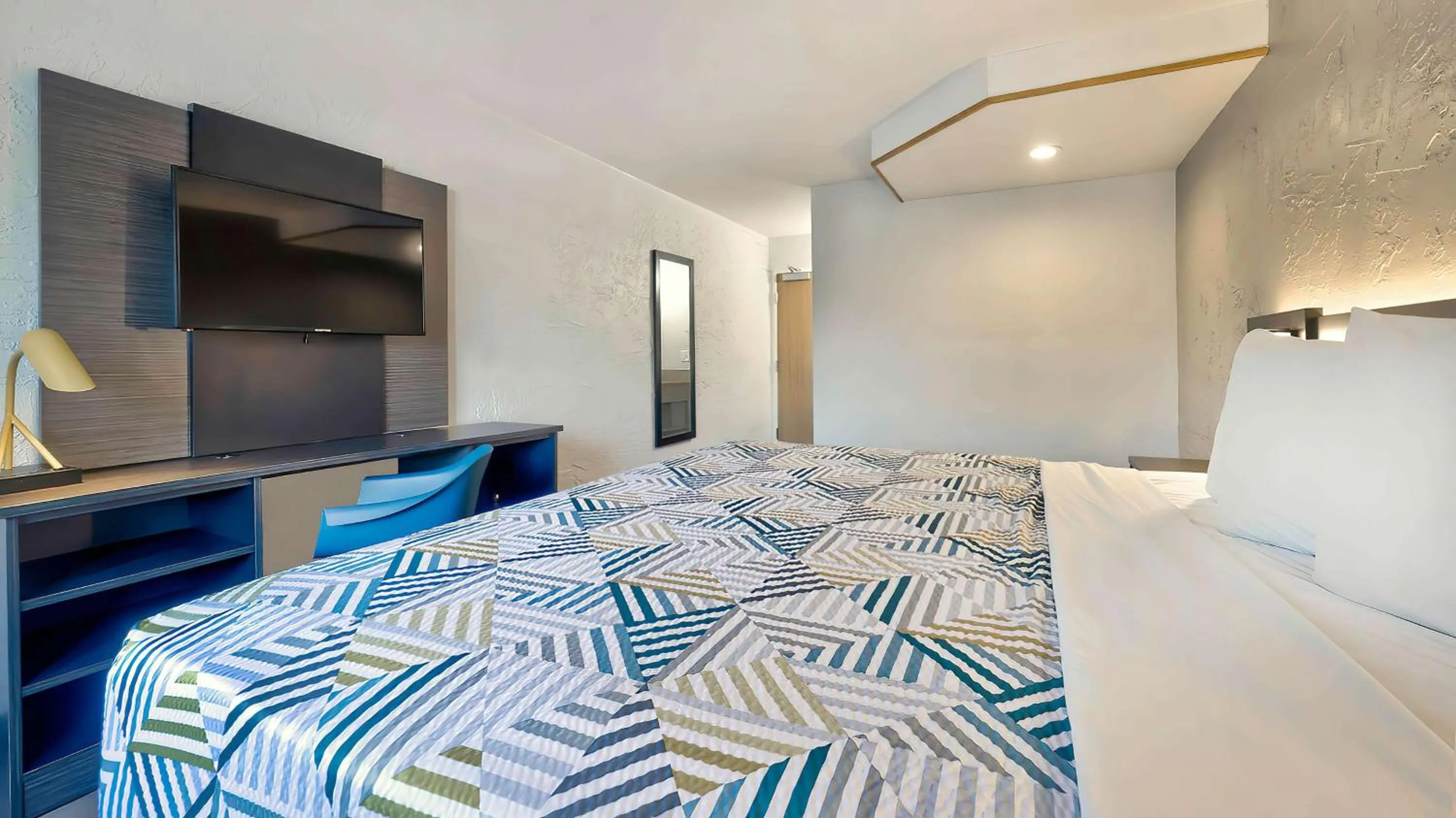 King Room - Disability Access in Motel 6-Milwaukee, WI - Glendale