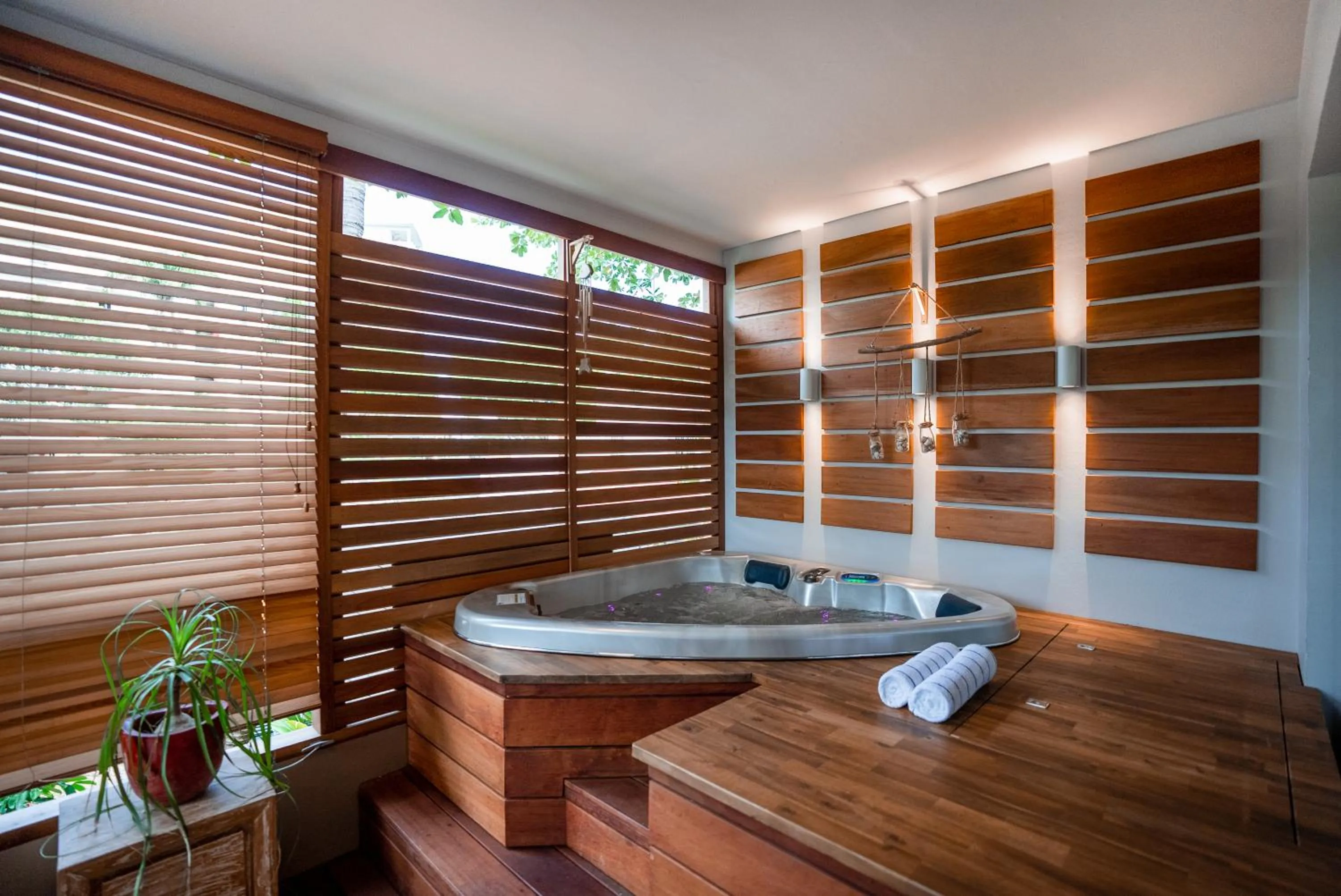 Premium Suite with Hot Tub in Hôtel Le Lagon