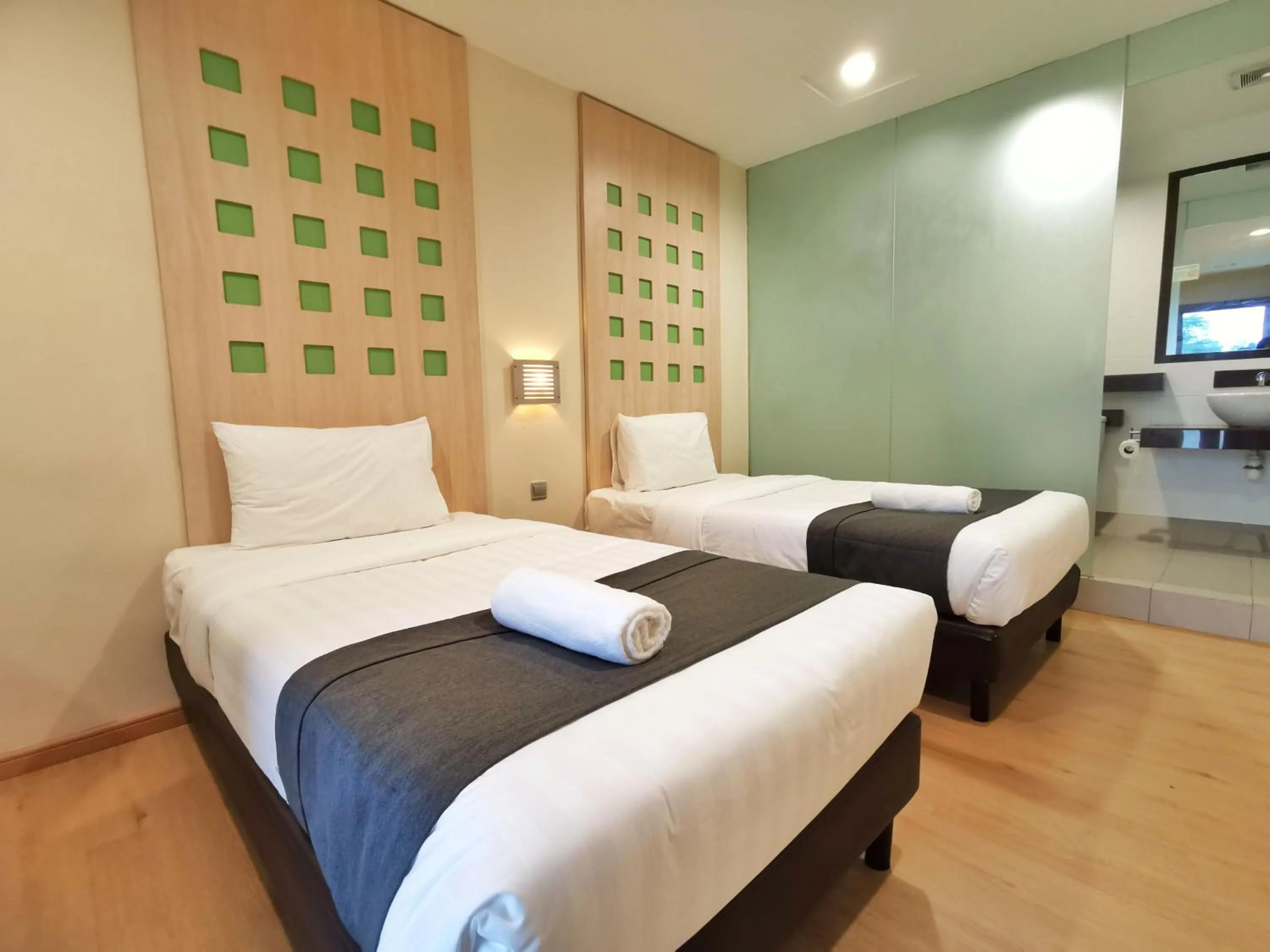 Standard Twin Room (No Window) in Hotel 98