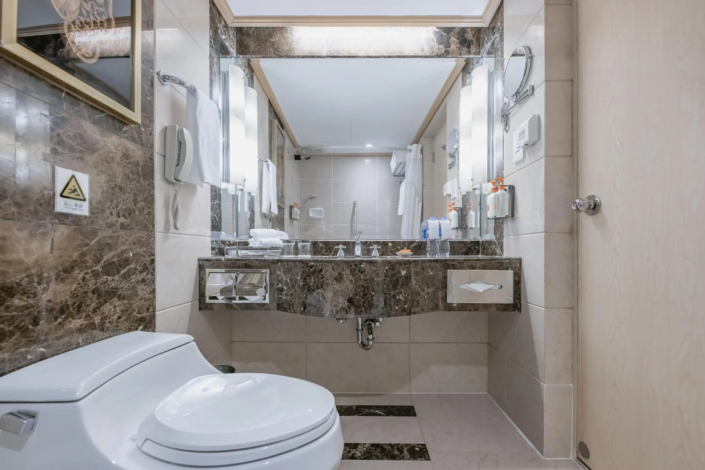 Standard King Room - Technology in Crowne Plaza Shanghai by IHG