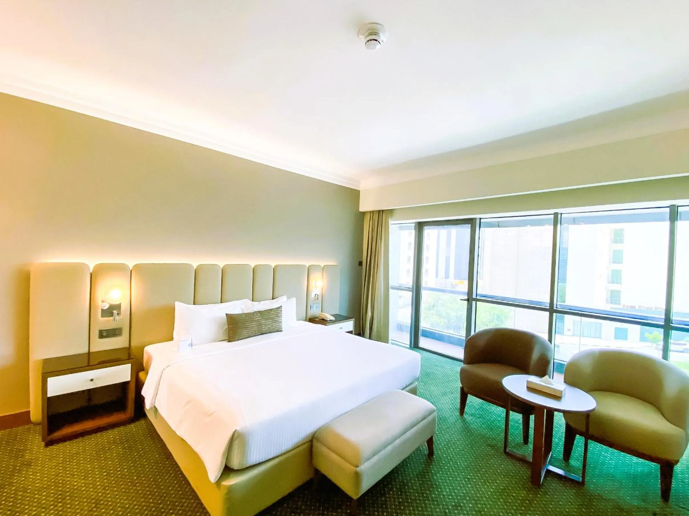 Deluxe King Room in City Seasons Hotel Dubai