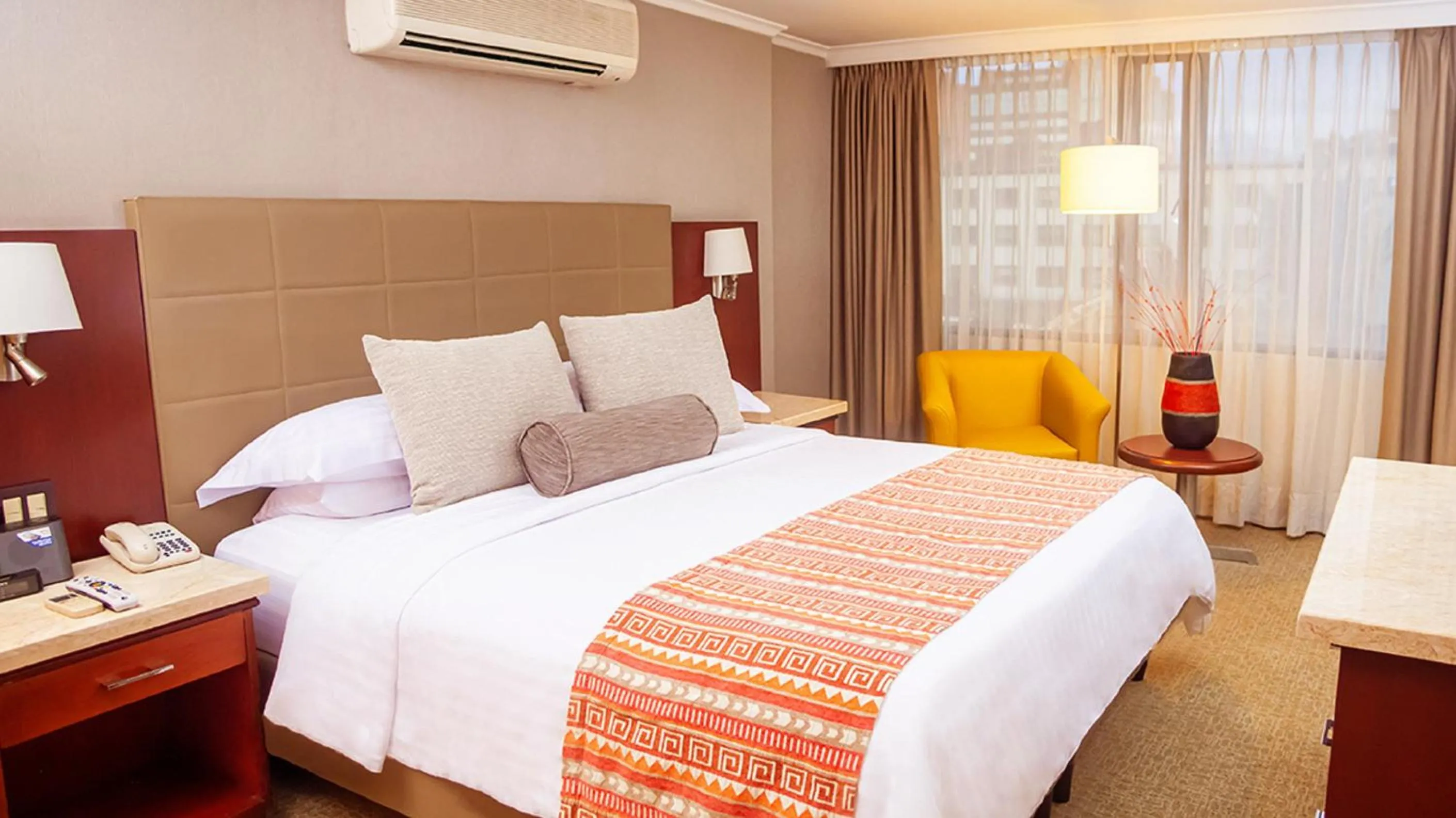 King Suite with Bathtub - Non-Smoking in Bogota Plaza Hotel