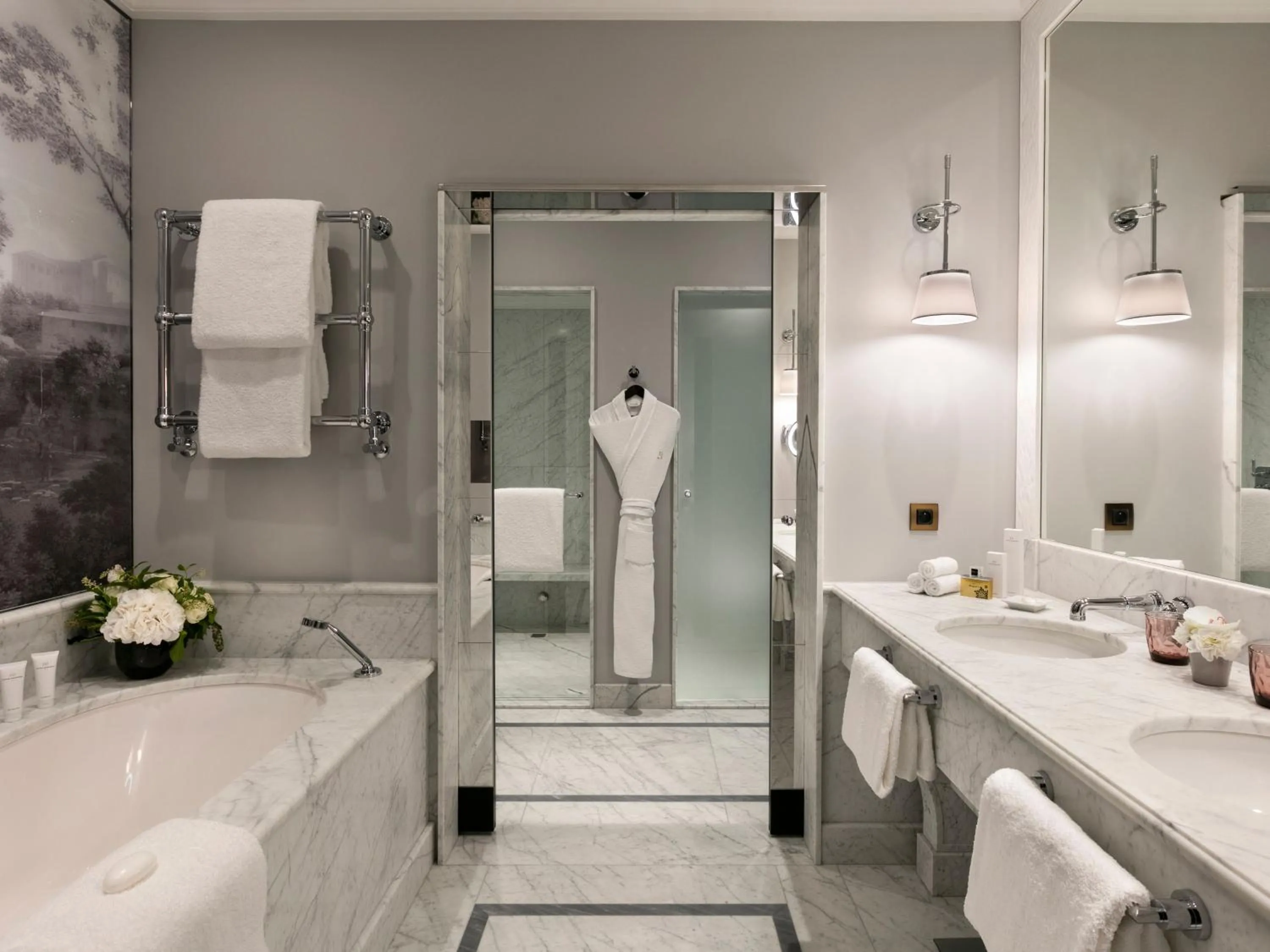 Suite with City View in Hôtel Barrière Fouquet's Paris