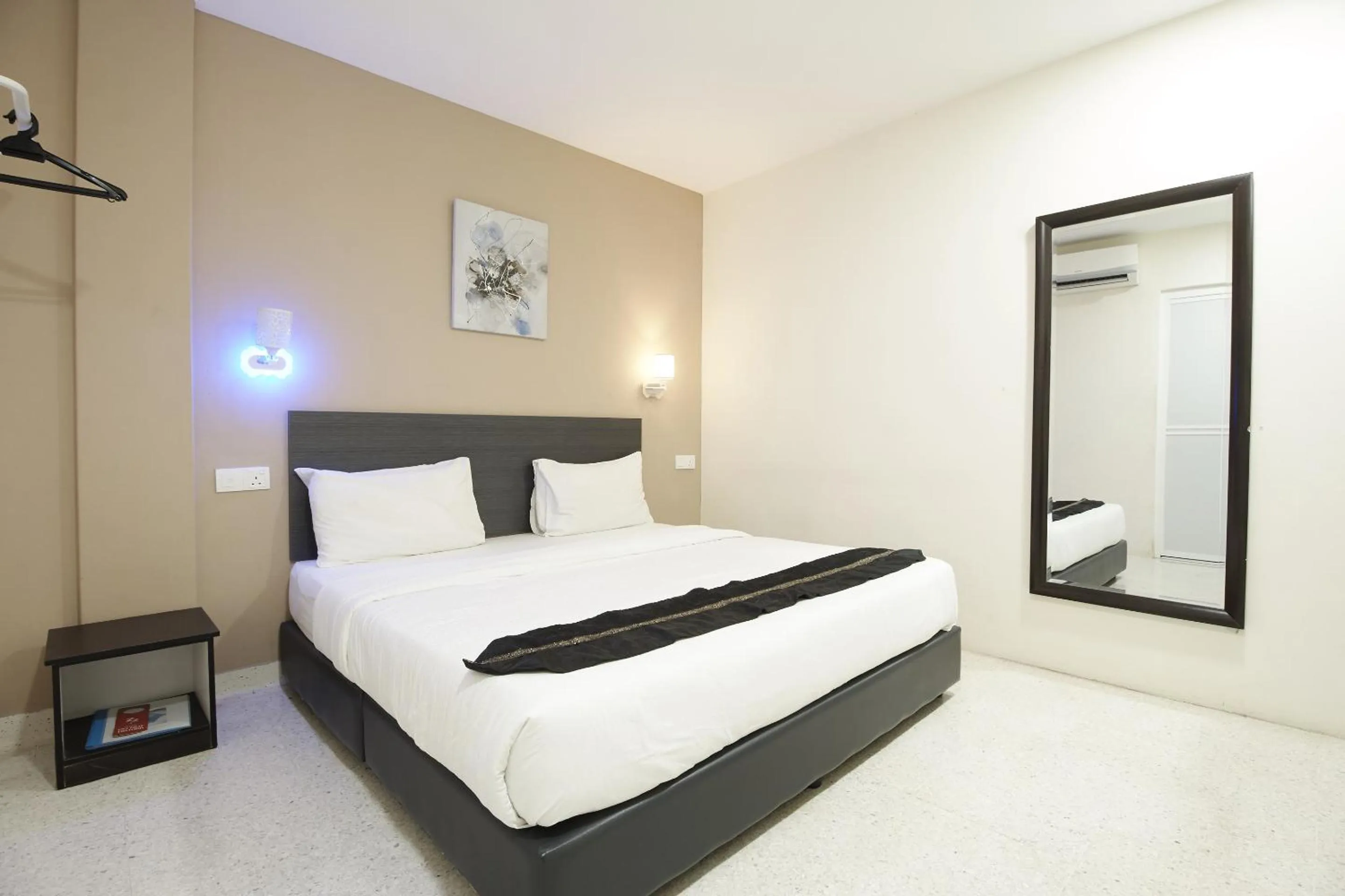 Deluxe Queen Room in M S Hotel, Tengku Kelana KTM Klang