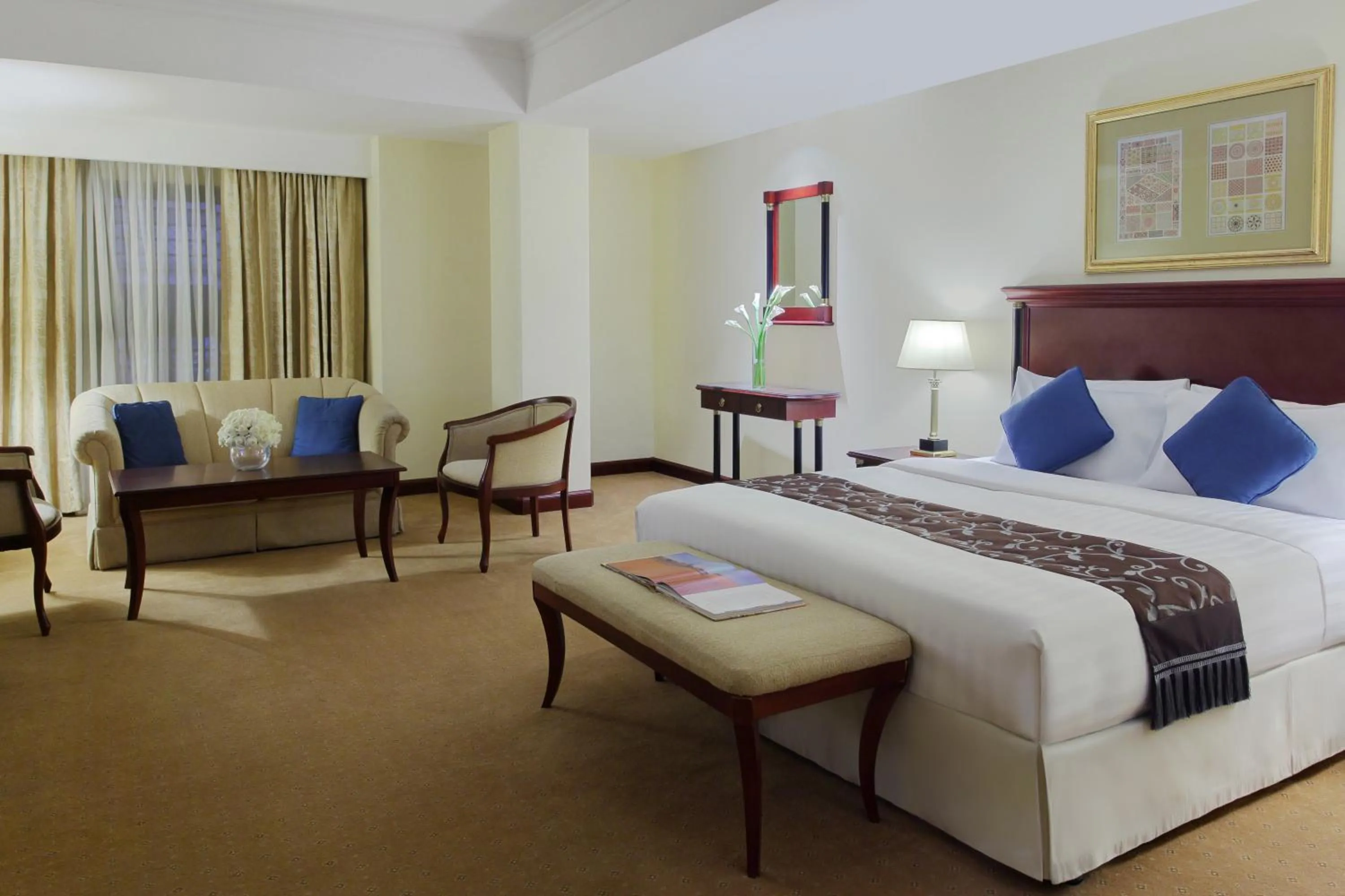 Corner Family Suite with One King and Two Twin Beds - Smoking in New Madinah Hotel