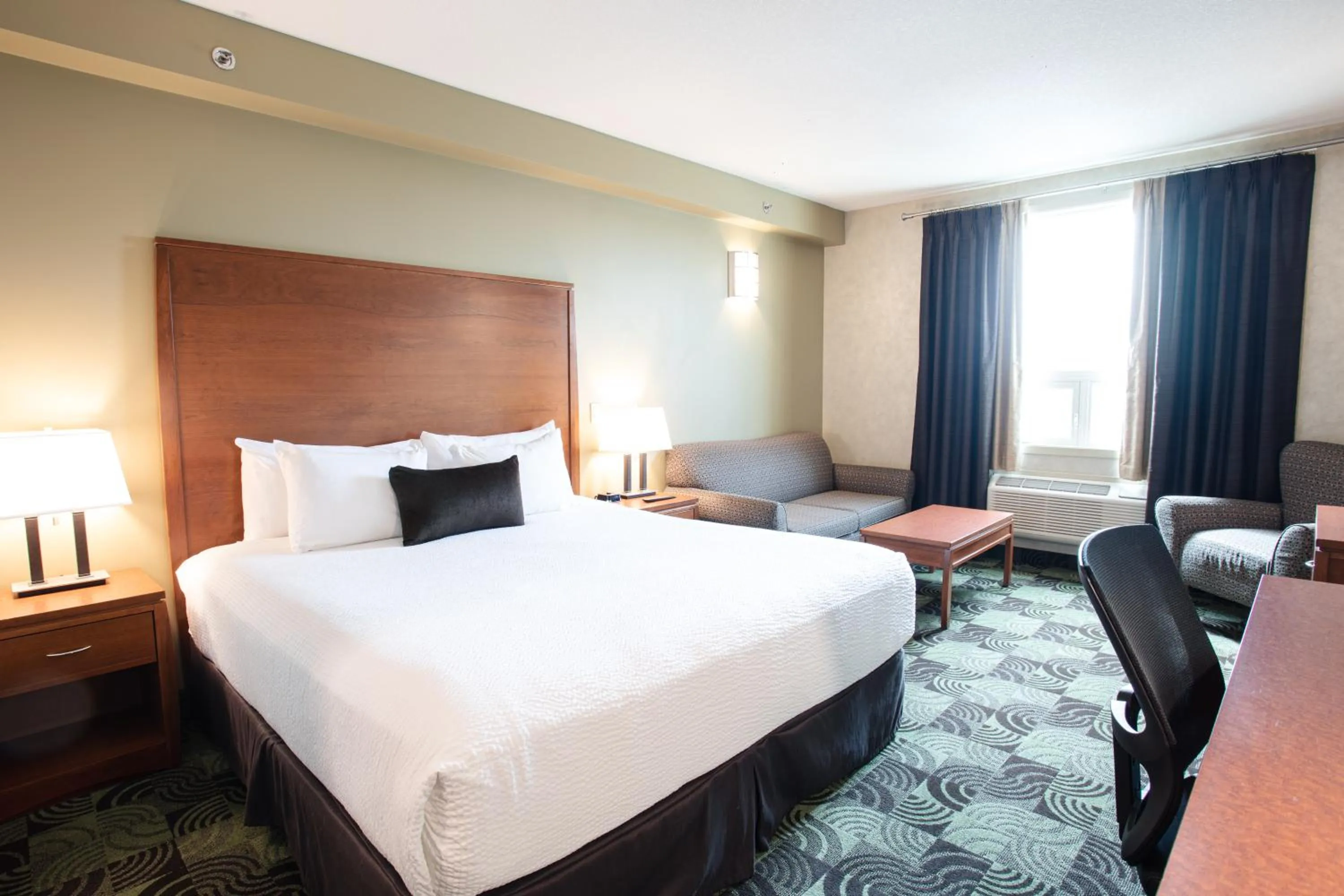 Standard King Room in Deerfoot Inn and Casino