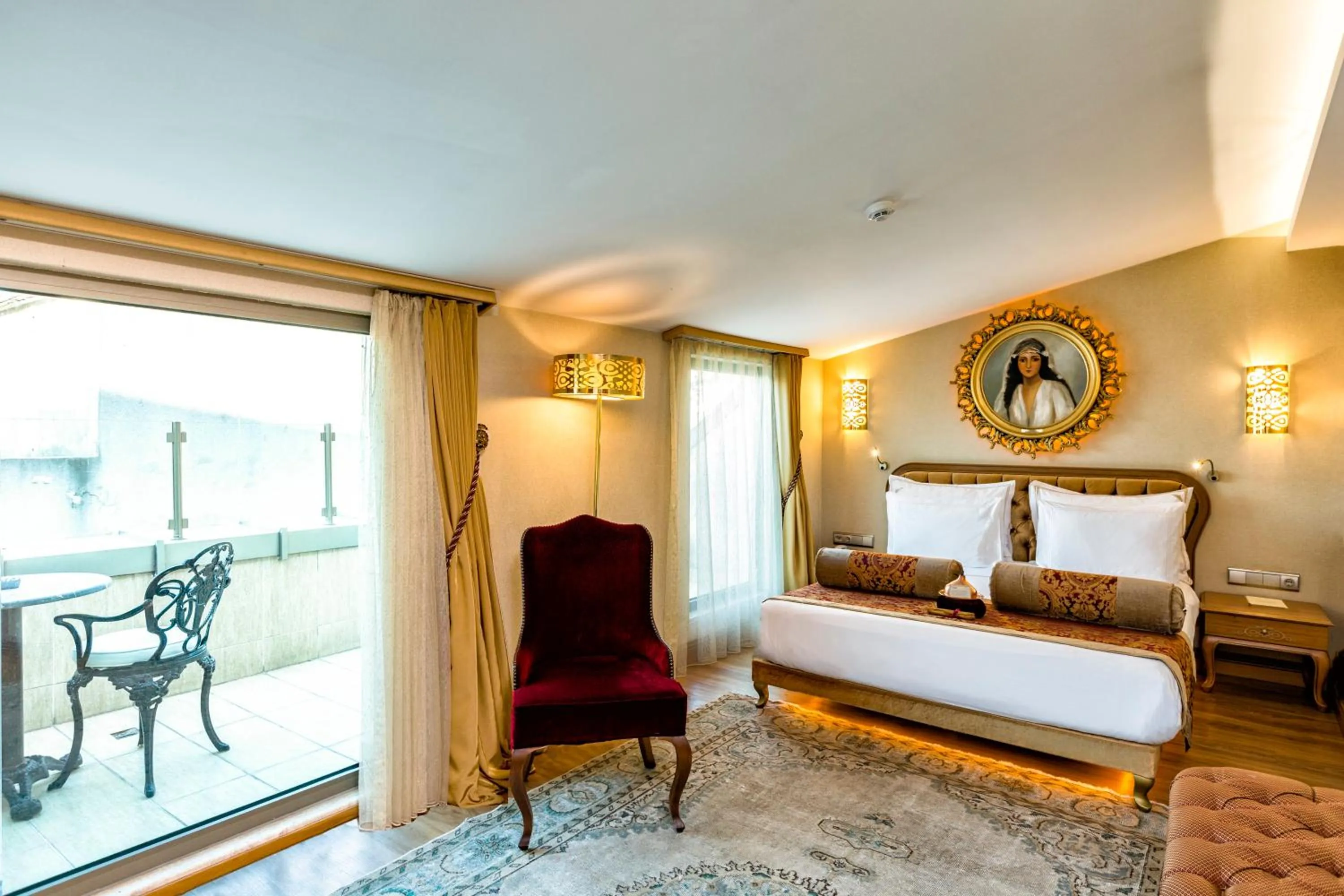 Deluxe Double Room with Balcony in Hotel Sultania Boutique Class