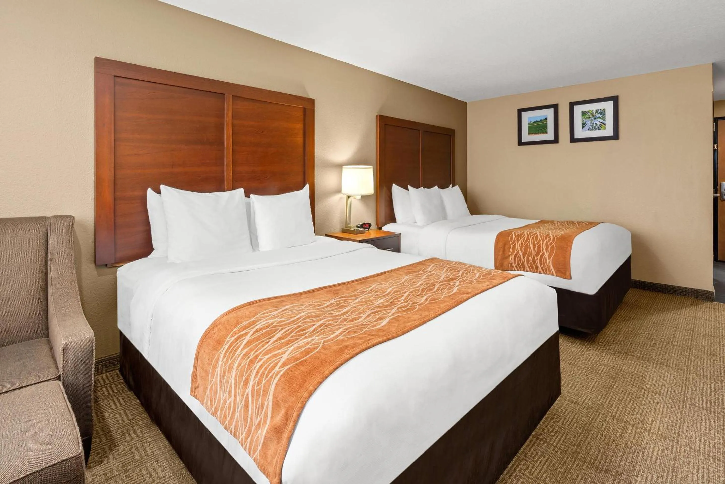 Queen Room with Two Queen Beds Tub - Accessible in Comfort Inn & Suites Beaverton - Portland West