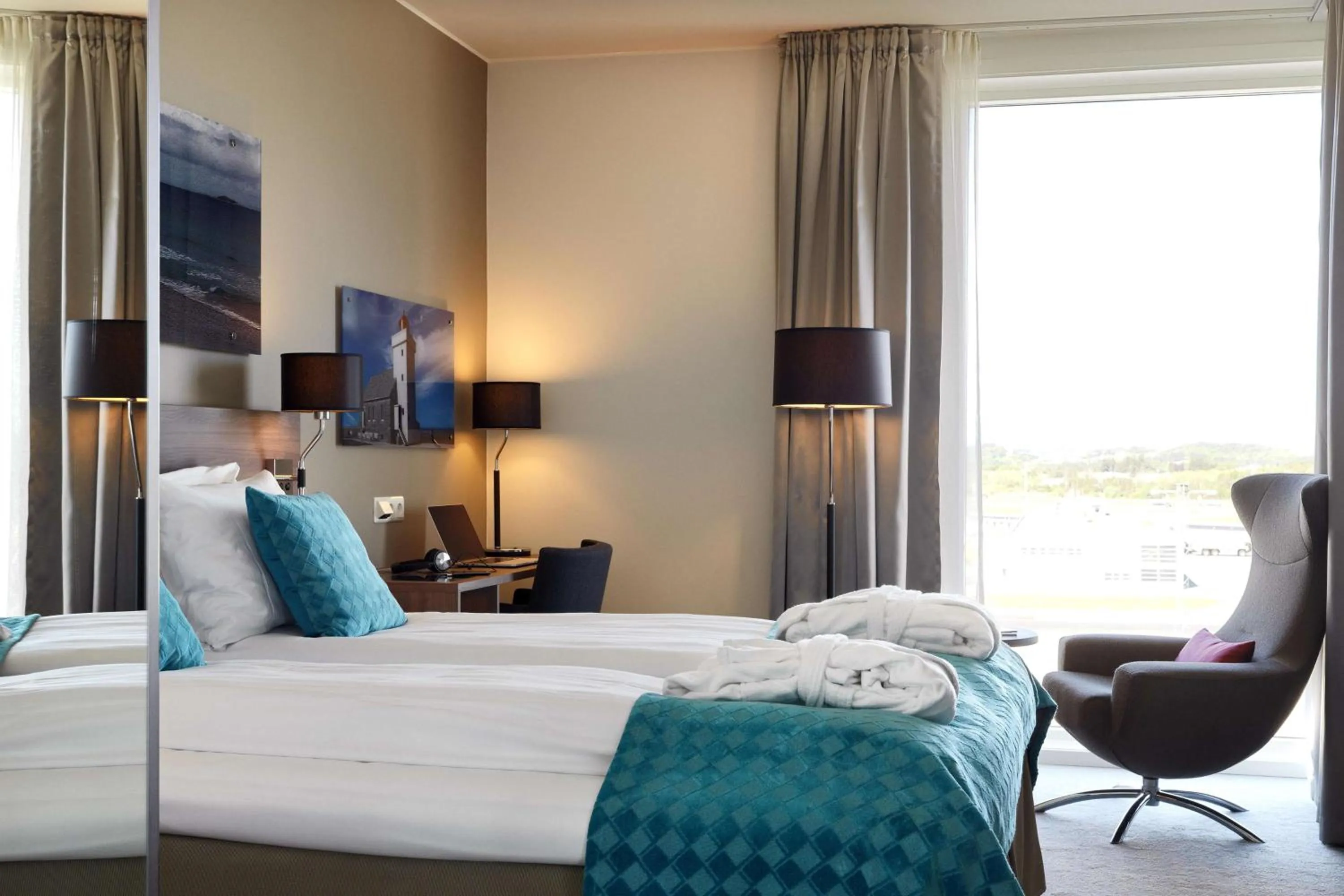 Superior King Room with Airport View in Scandic Stavanger Airport