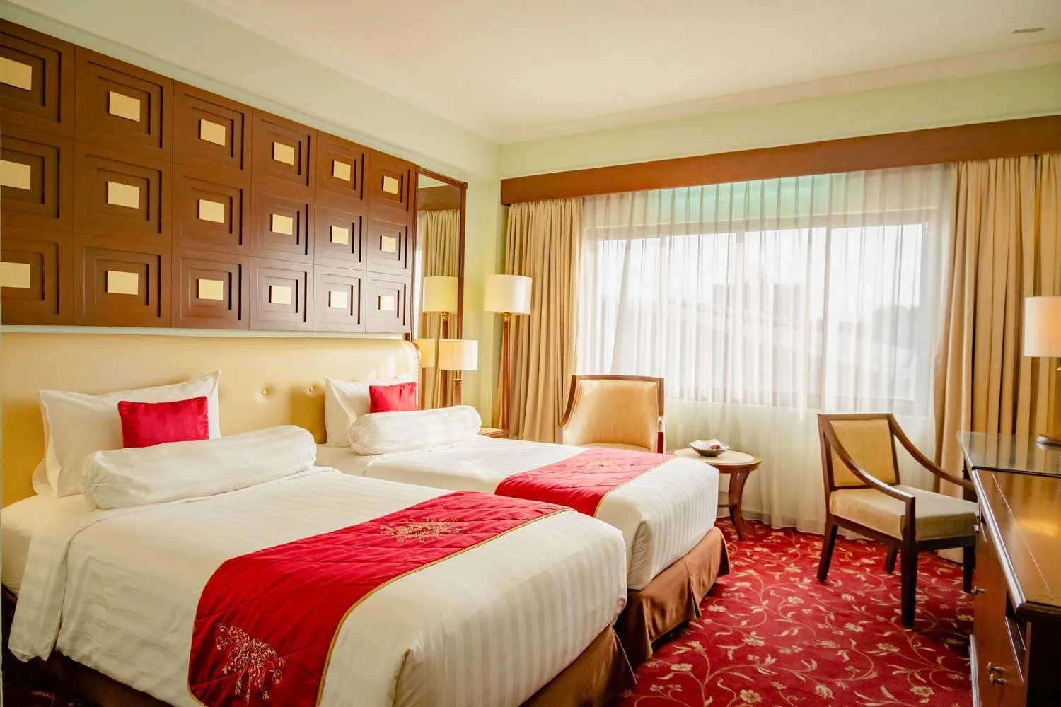 Deluxe Twin Room in The Sunan Hotel Solo