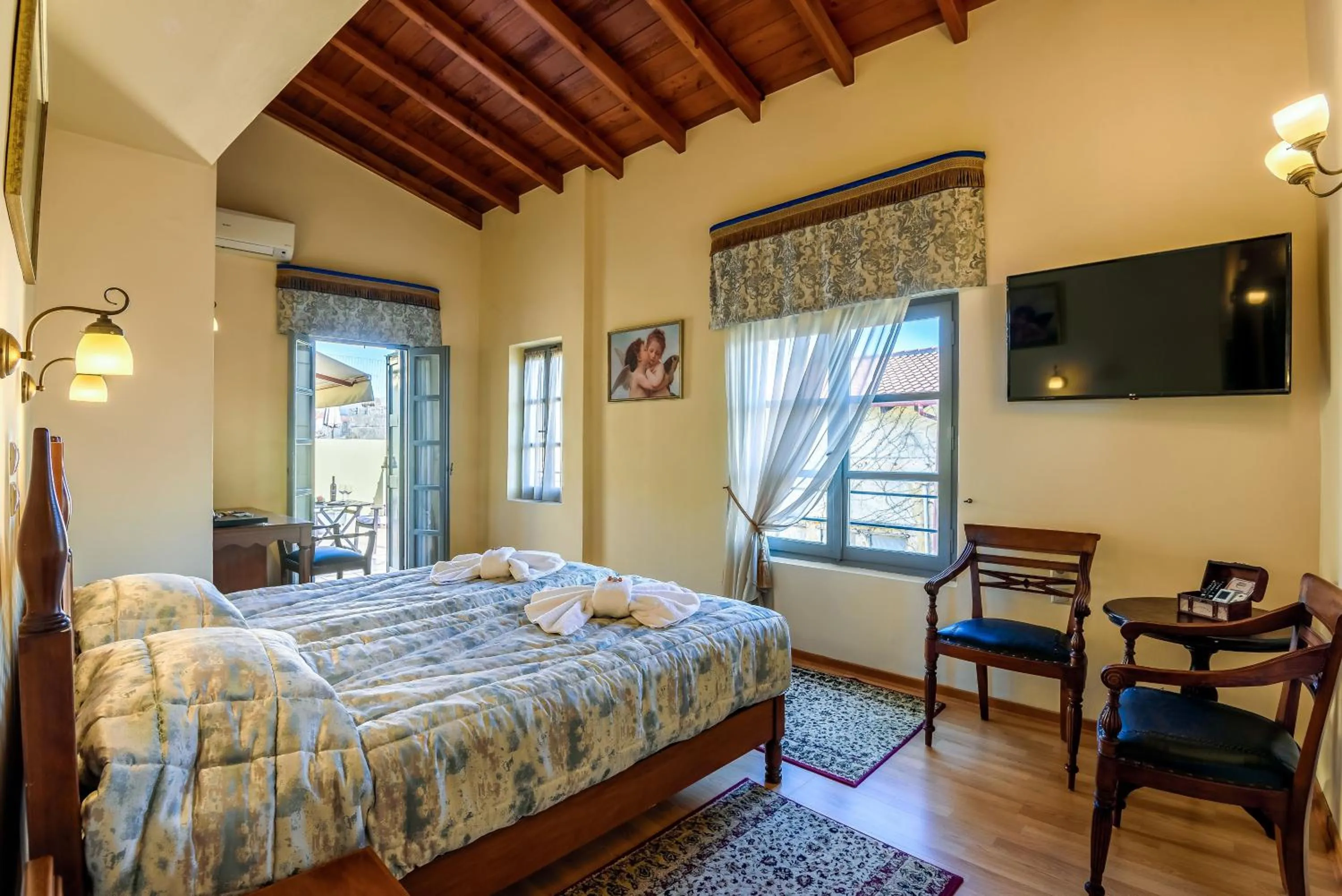 Classic Room with Balcony Old Town View in Belmondo Hotel