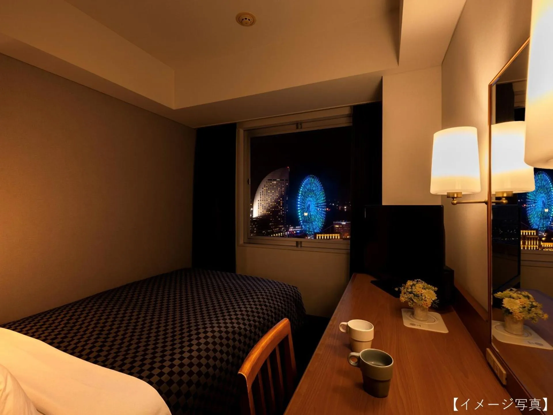 Standard Double Room with Night View - Non-Smoking in Yokohama Sakuragicho Washington Hotel
