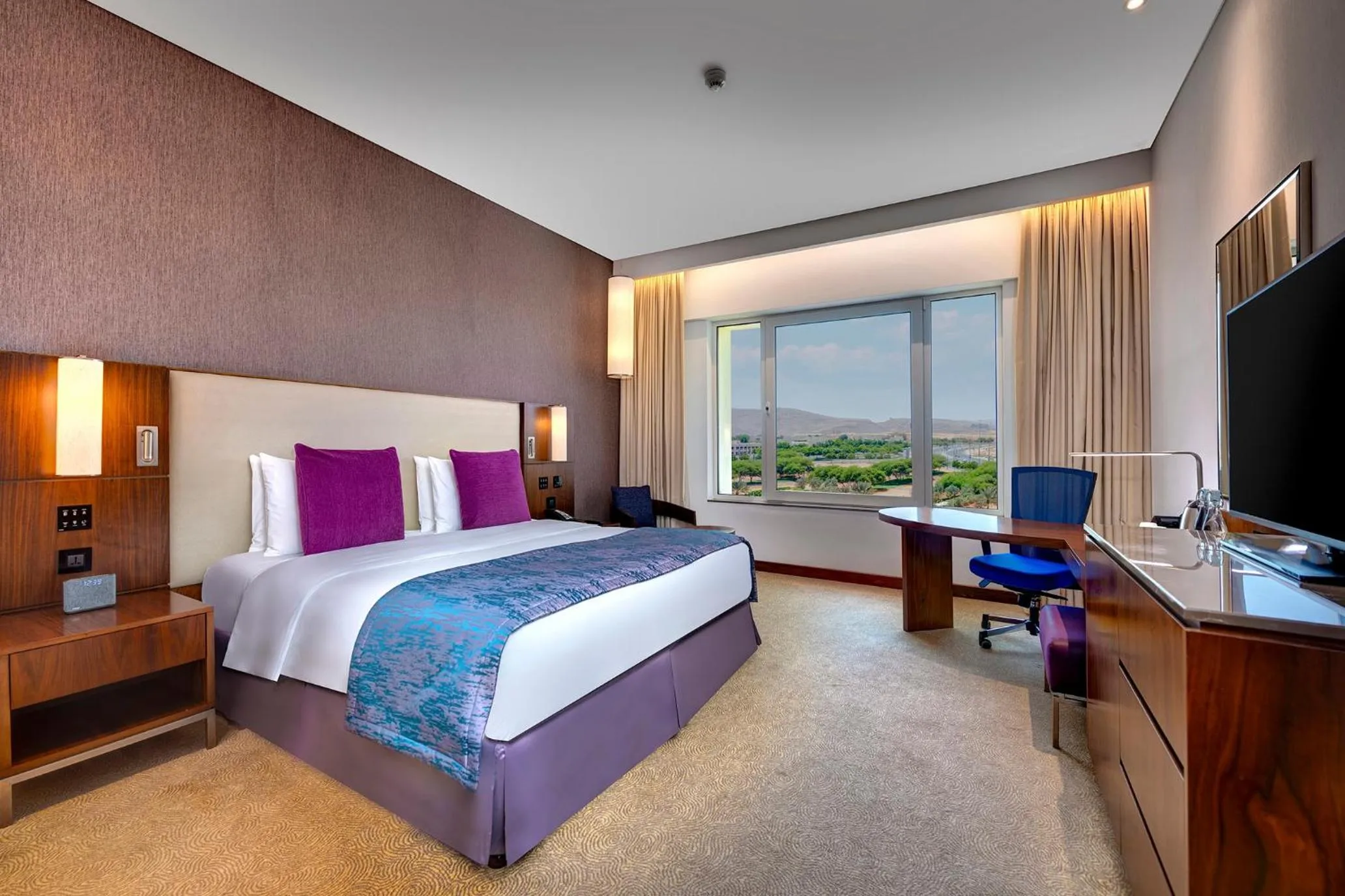 Premium King Room with Mountain View in Crowne Plaza Muscat OCEC by IHG