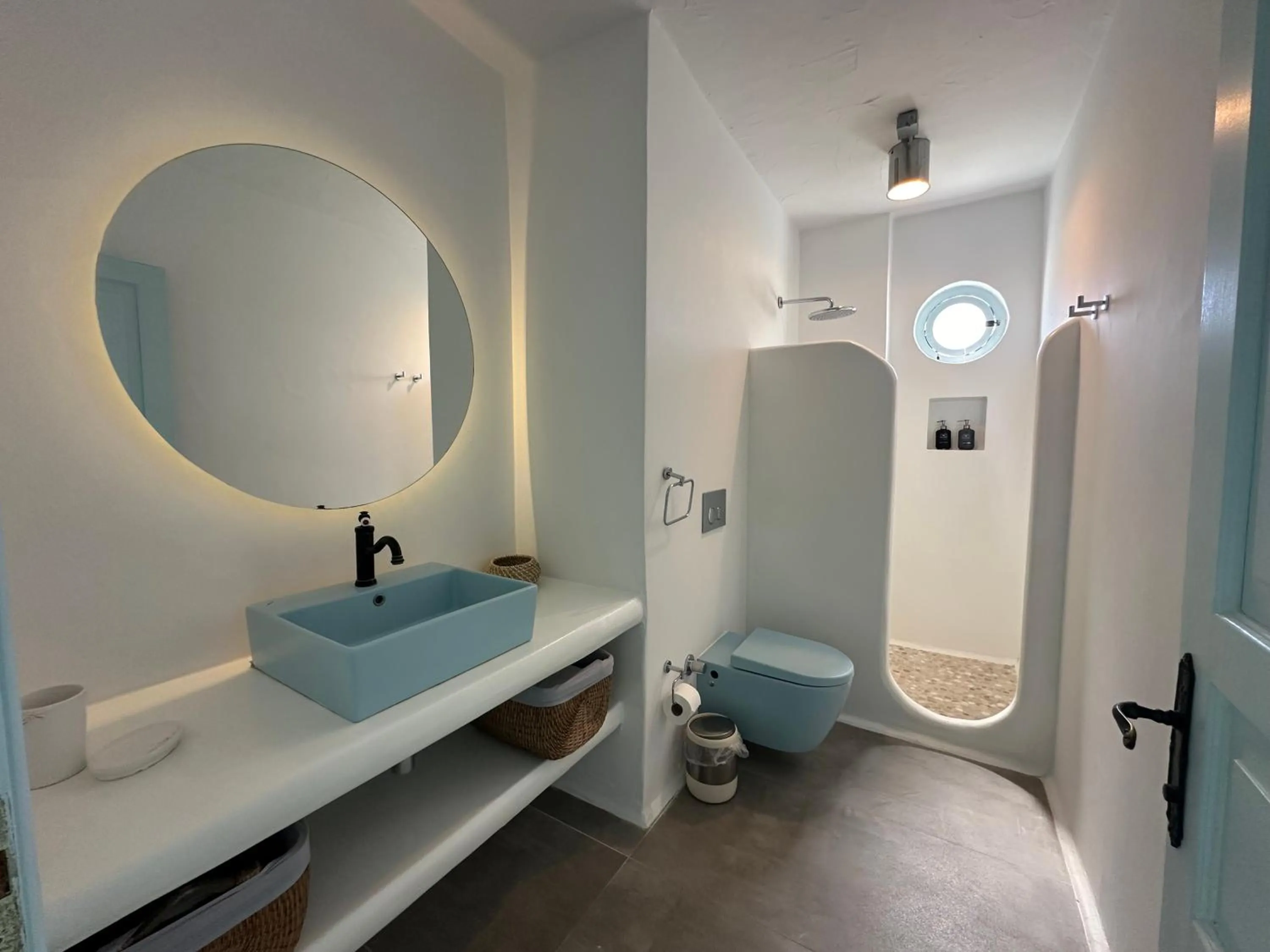 Superior Room with Bay Window - single occupancy in Deniz Kabugu Hotel