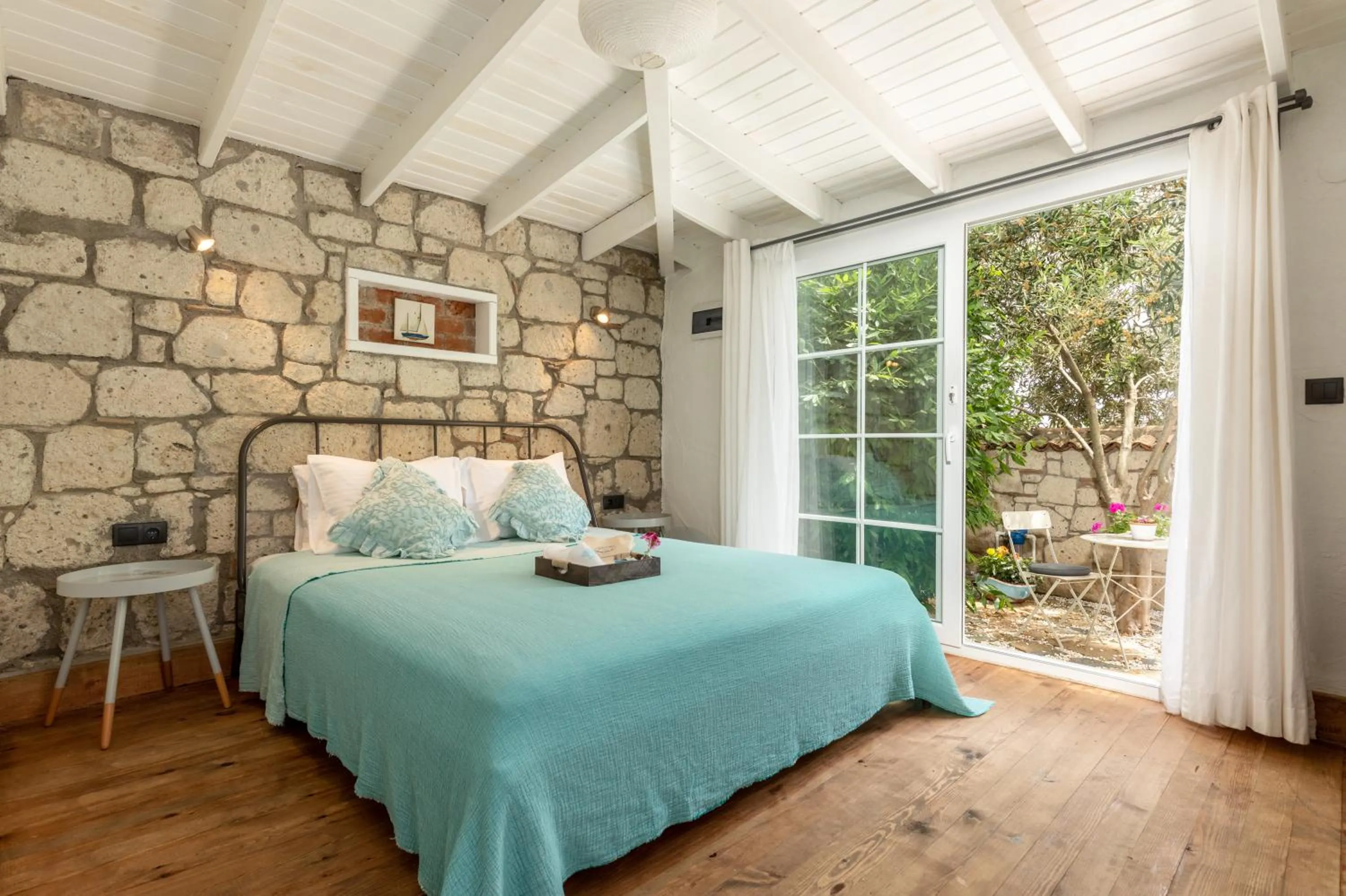 Double Room with Patio - single occupancy in Deniz Kabugu Hotel