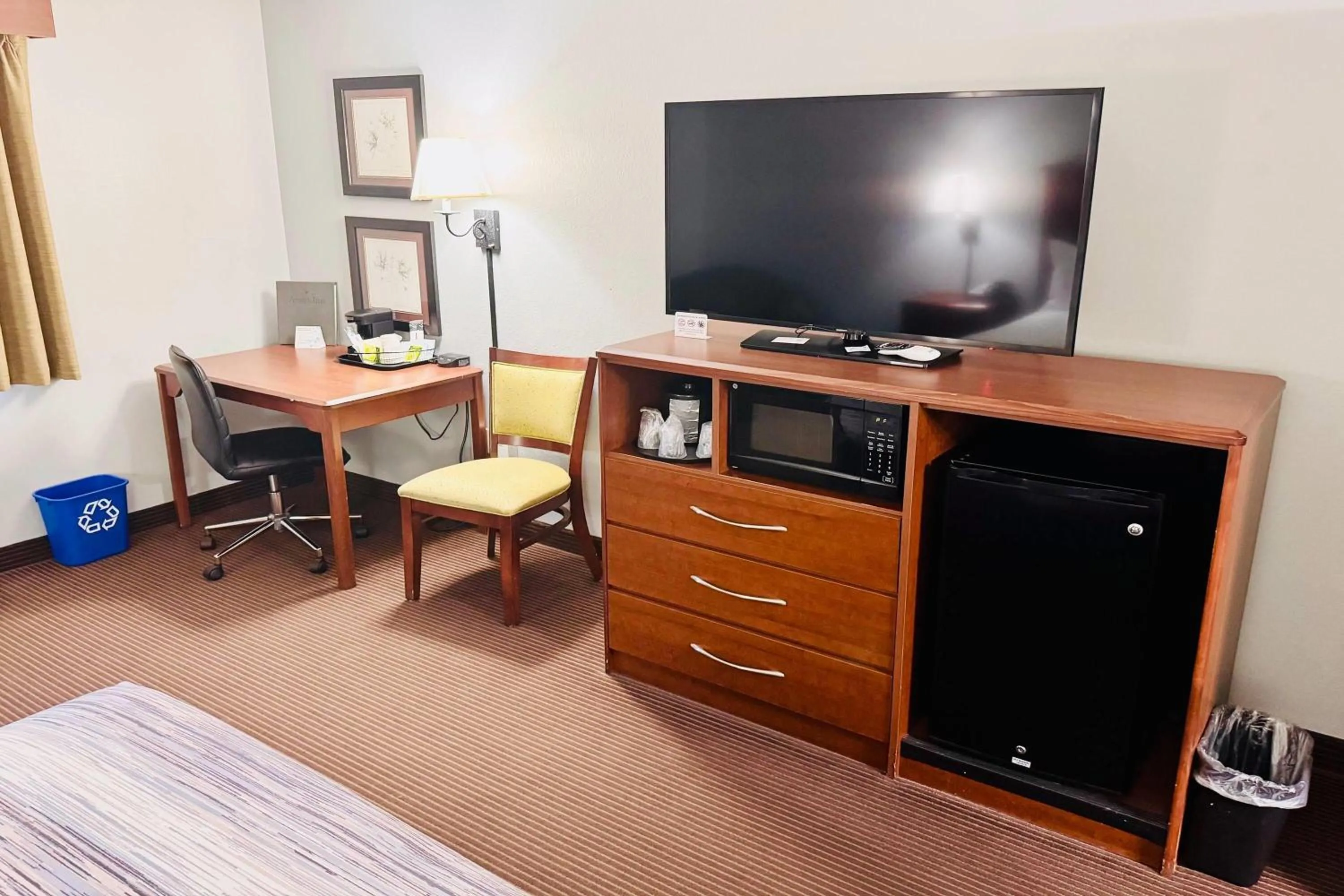 Deluxe King Room - Non-Smoking in AmericInn by Wyndham Stillwater