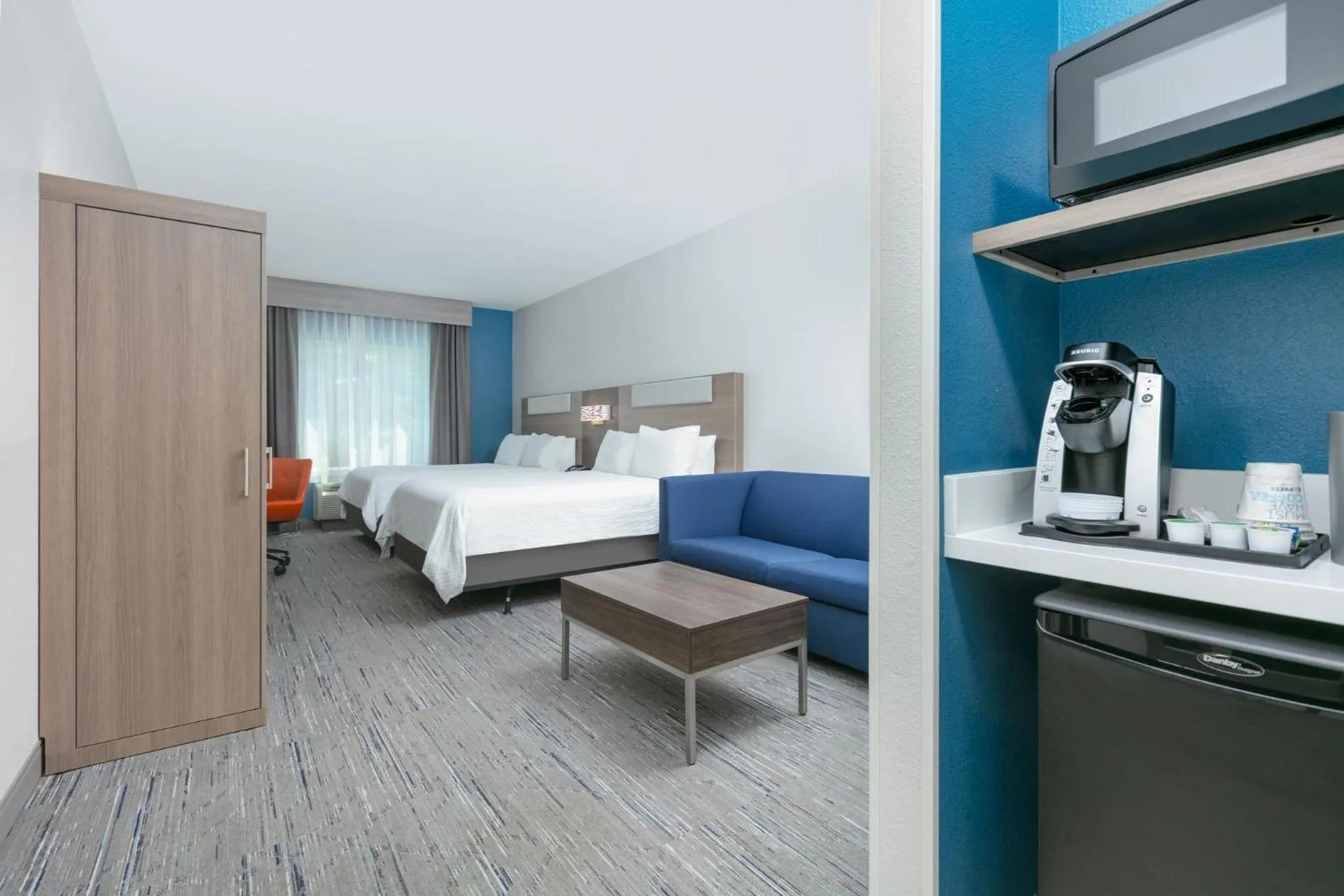 Suite with Two Queen Beds in Holiday Inn Express Hotel & Suites Marshall by IHG