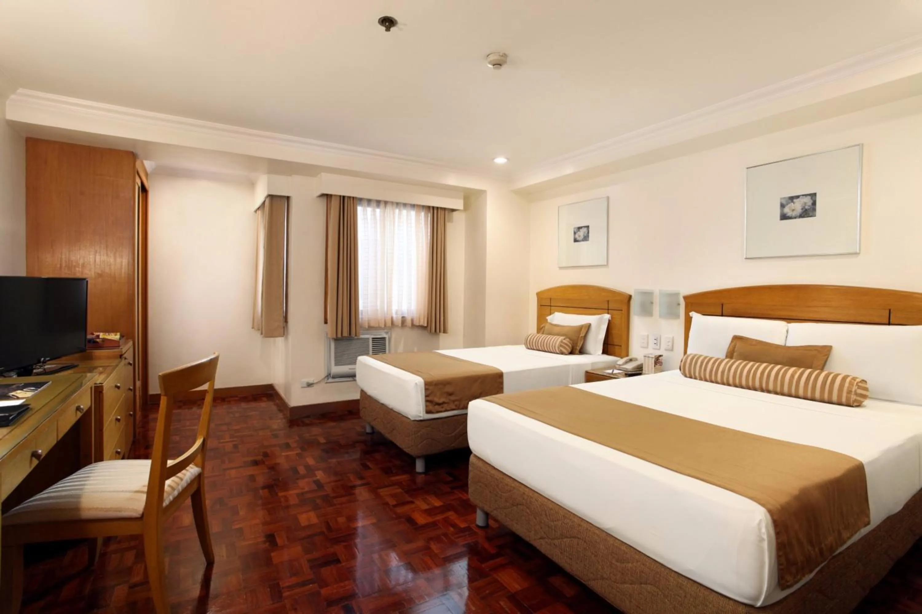 Deluxe Twin Room - single occupancy in City Garden Suites Manila