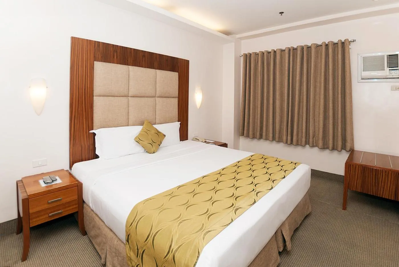 Deluxe King Room in City Garden Suites Manila