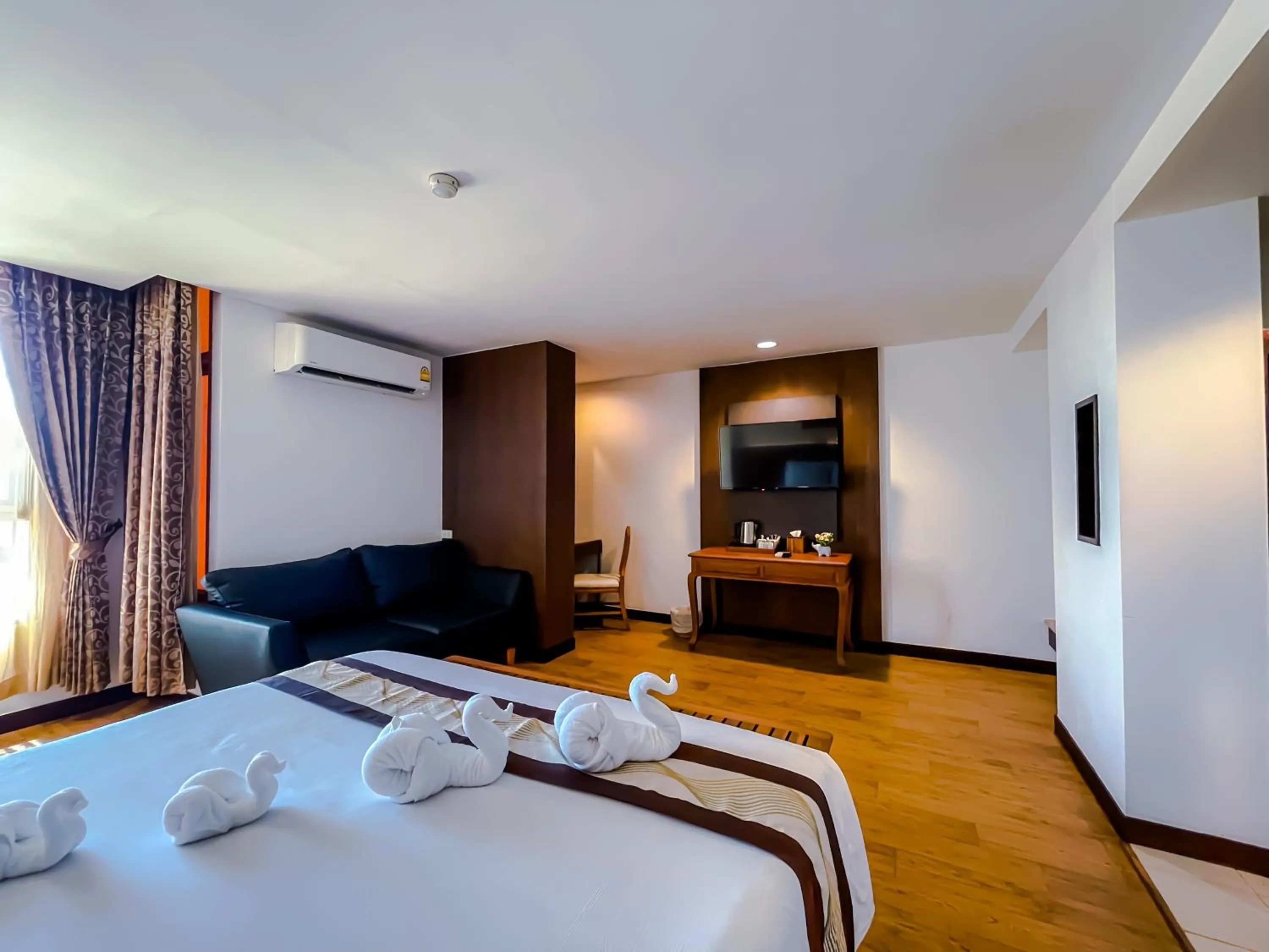 Deluxe King Room in Eastern Grand Palace