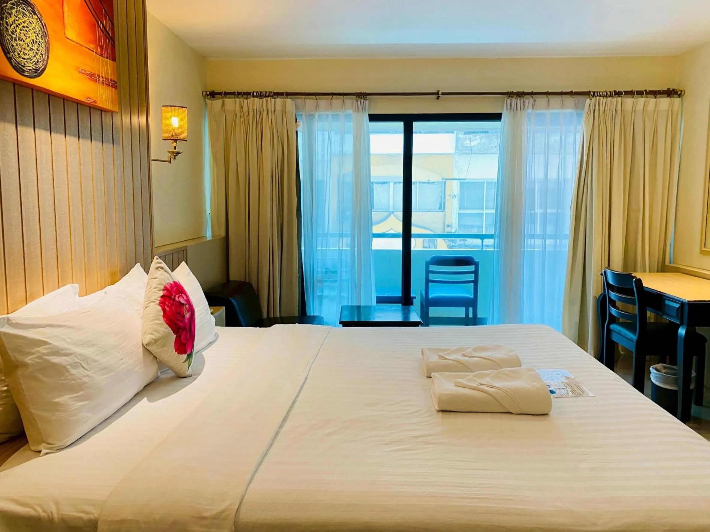 Standard Double or Twin Room with Bath in Baywalk Residence Pattaya