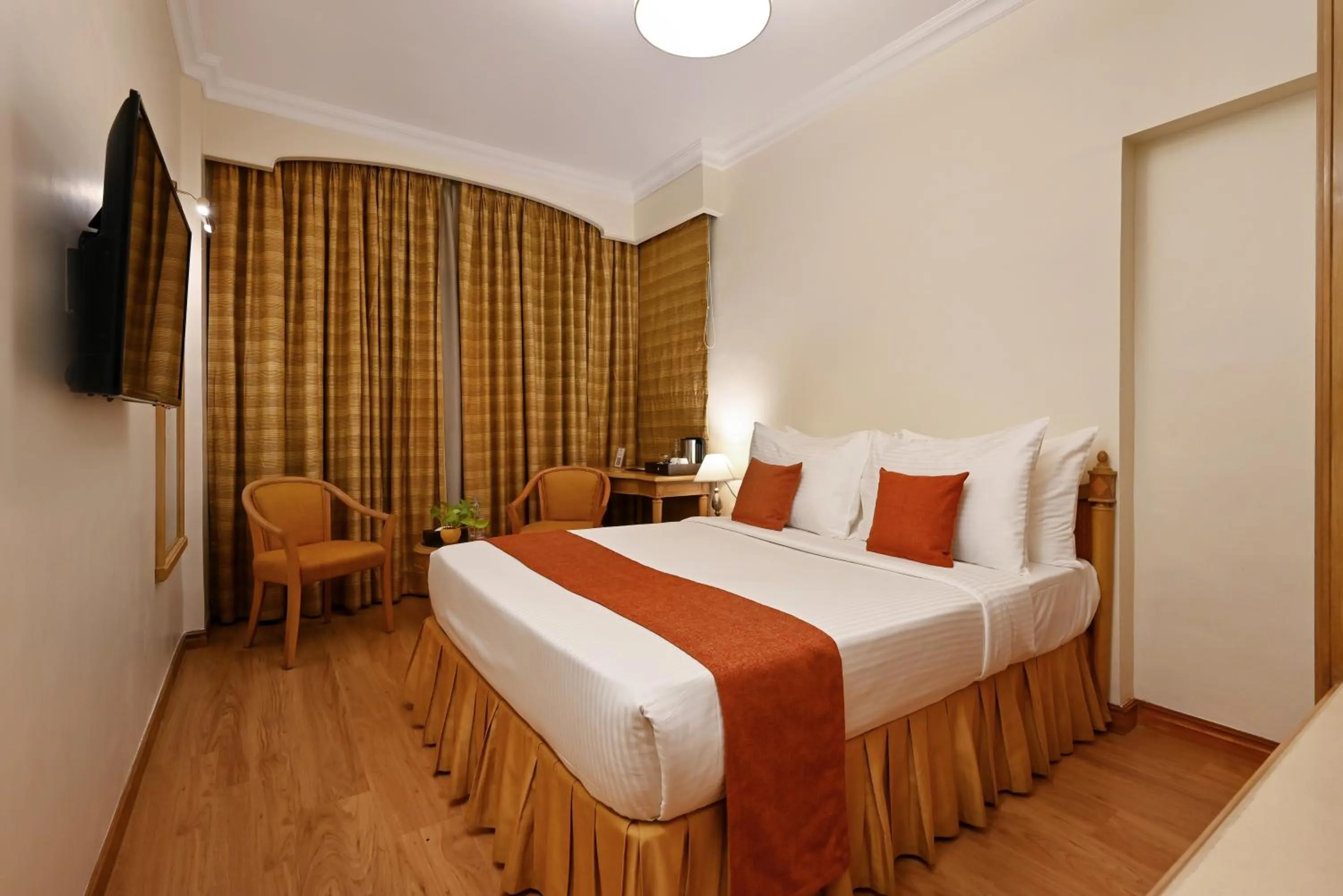 Superior room with Complimentary Welcome Drink and 20% discount on Food and soft Beverages. - single occupancy in Fariyas Hotel Mumbai , Colaba