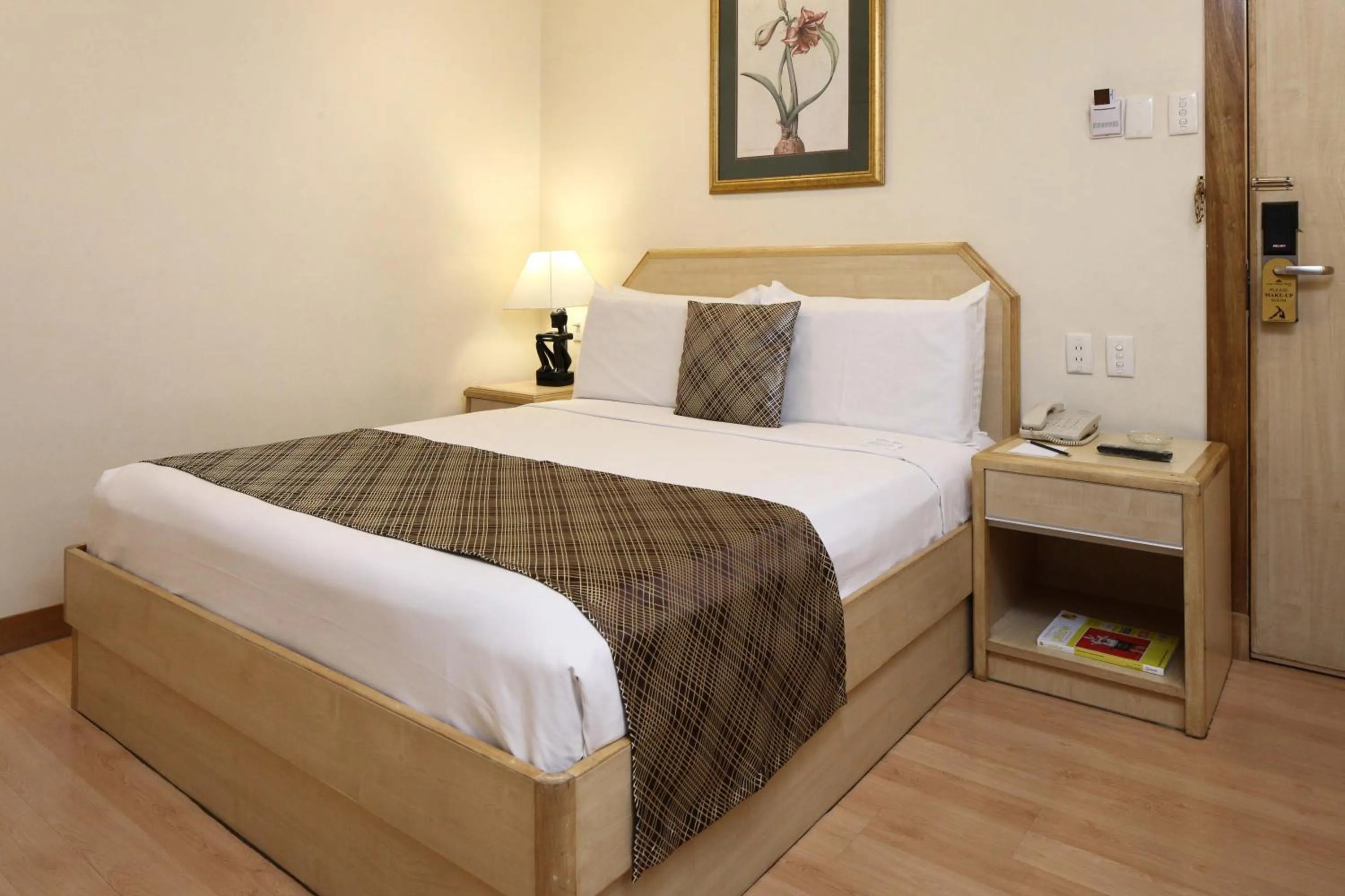 Standard  Double Room (No View)  in Manila Lotus Hotel