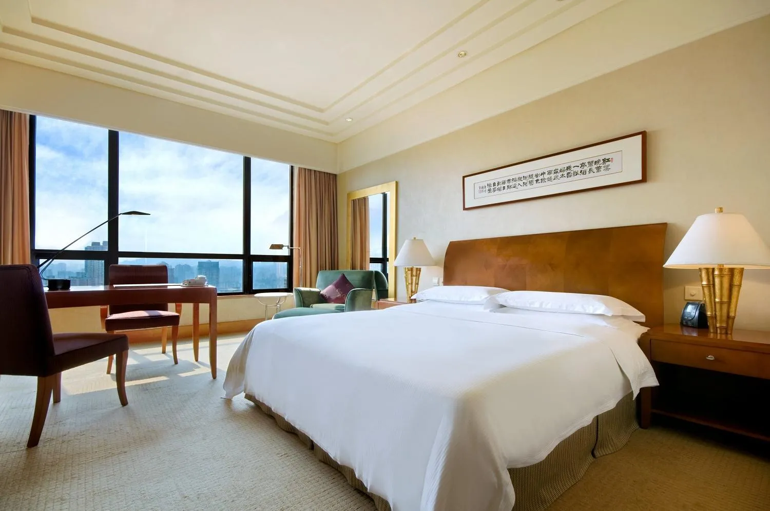 Deluxe King Room in Hilton Chongqing