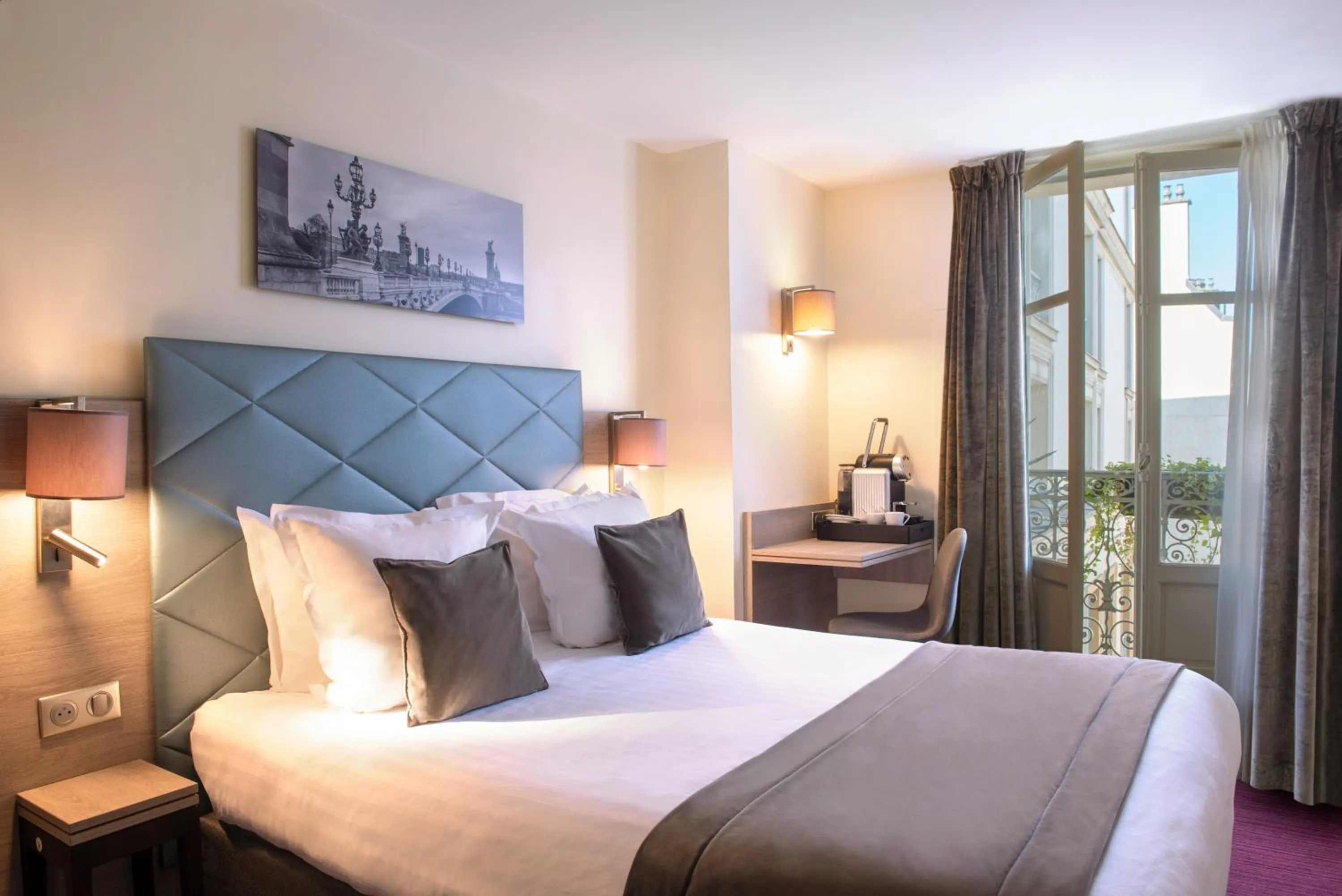 Standard Double or Twin Room with Balcony in Hôtel Aston Paris