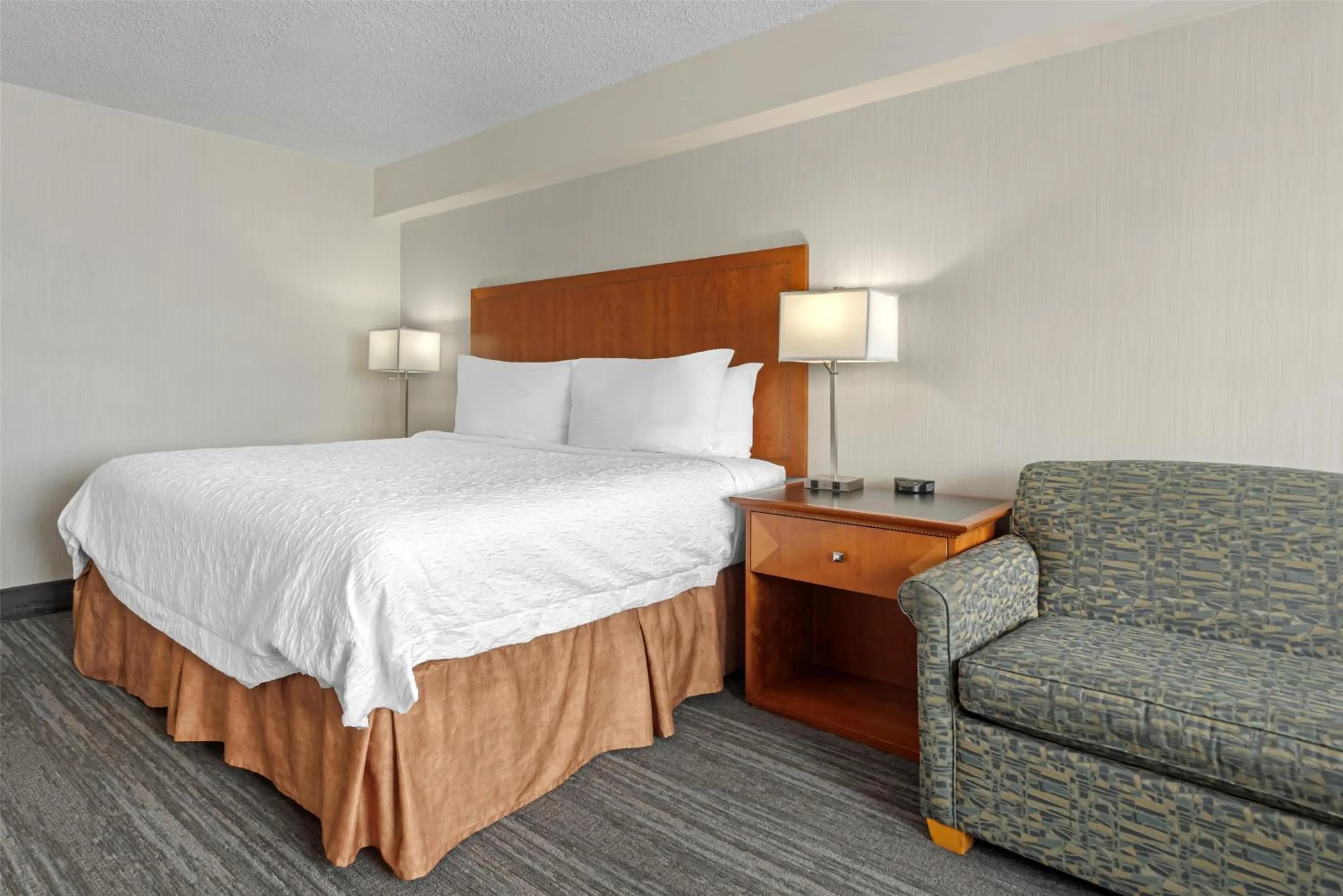 King Room with Sofa Bed in Best Western Plus Suites Downtown Calgary