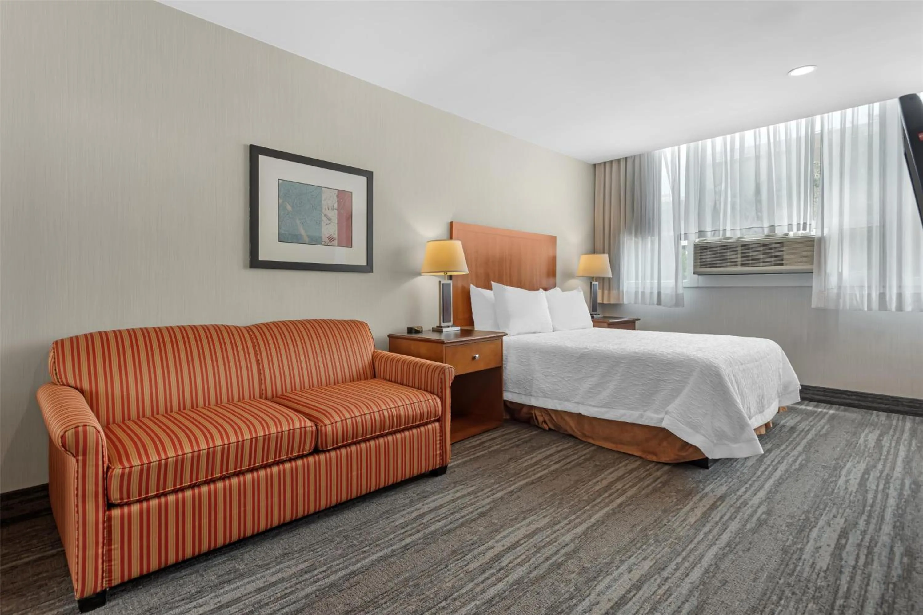 Queen Room - Mobility Accessible in Best Western Plus Suites Downtown Calgary