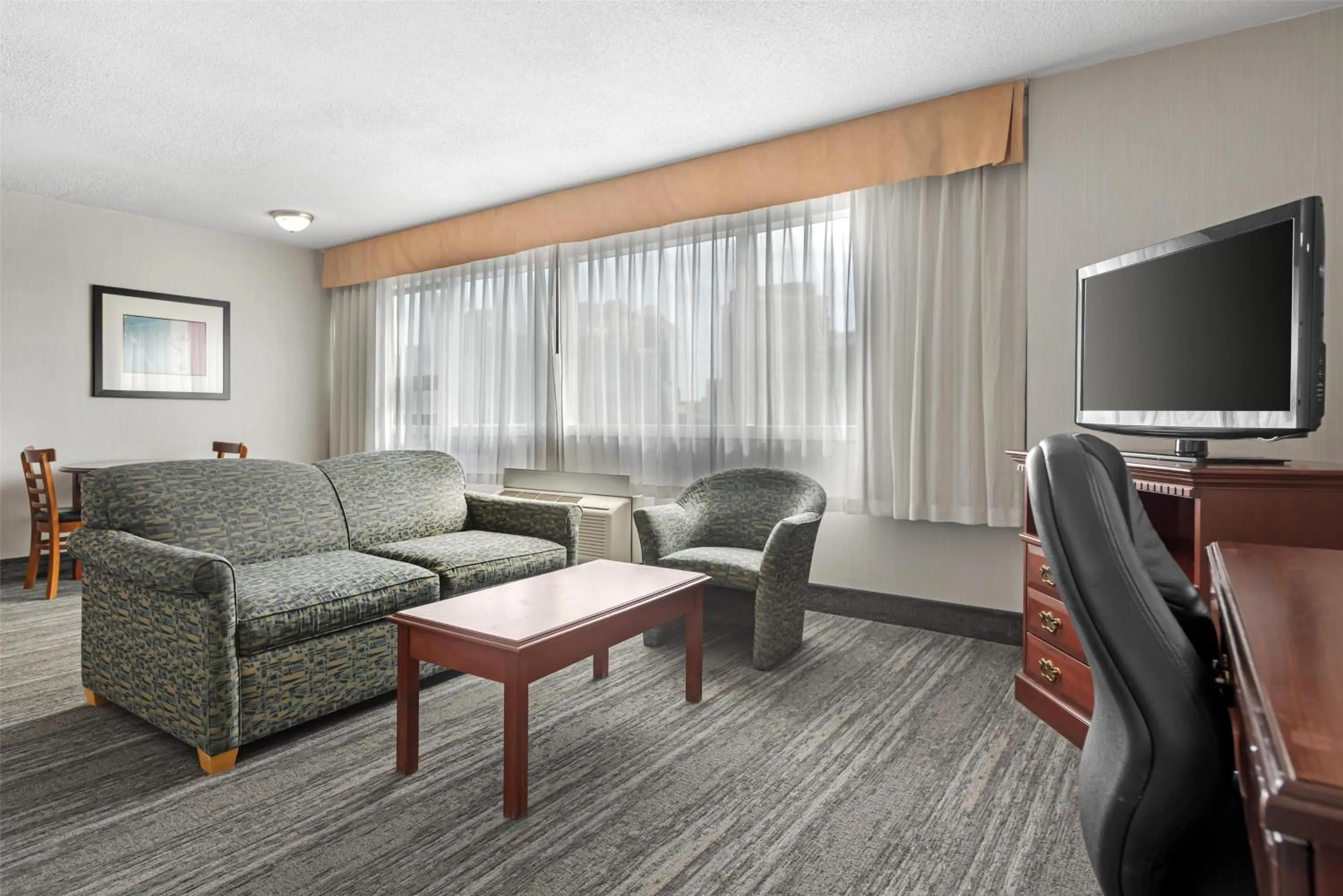 One bedroom Apartment - Queen bed in Best Western Plus Suites Downtown Calgary