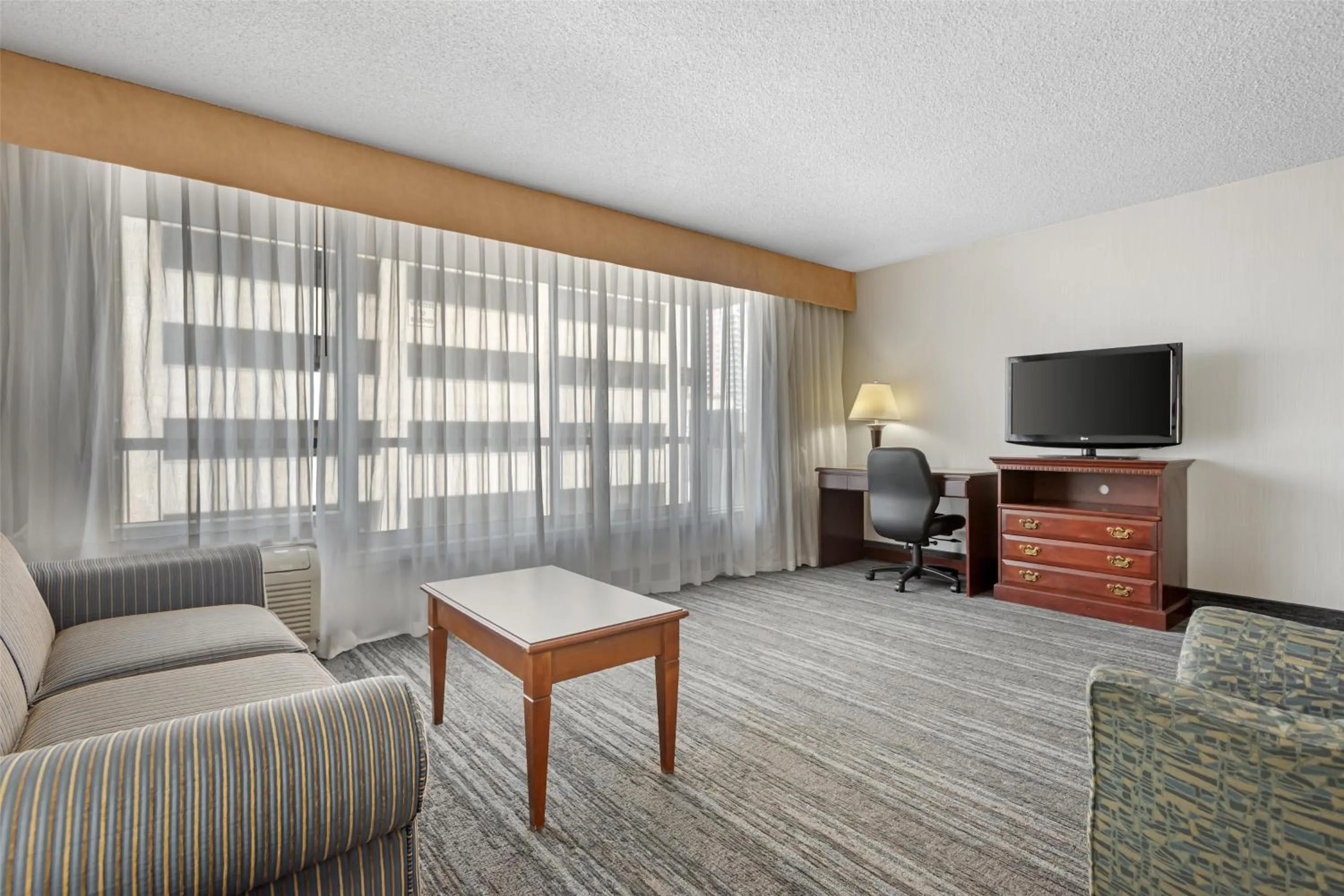 Two-Bedroom Apartment in Best Western Plus Suites Downtown Calgary