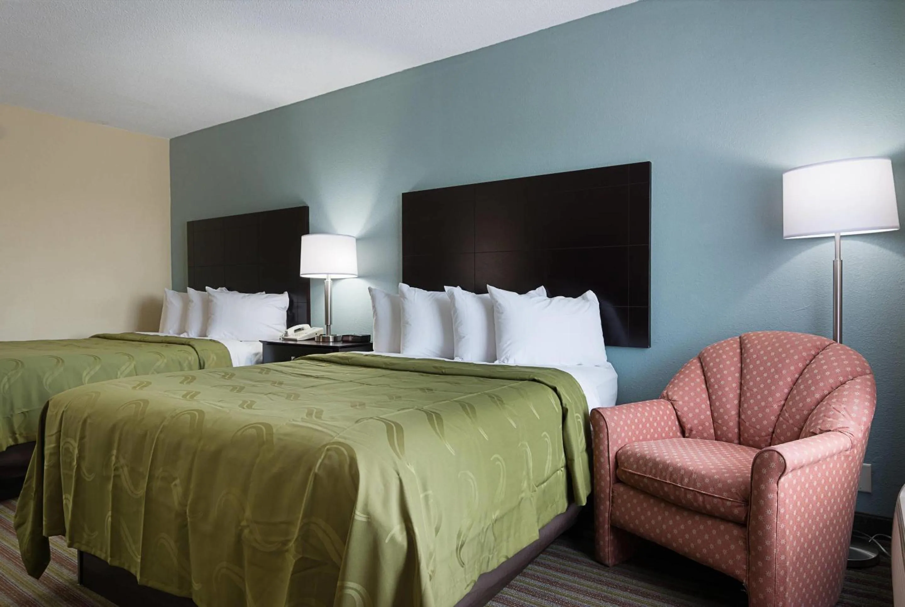 Queen Room with Two Queen Beds - Non-Smoking in Quality Inn Calhoun North I-75