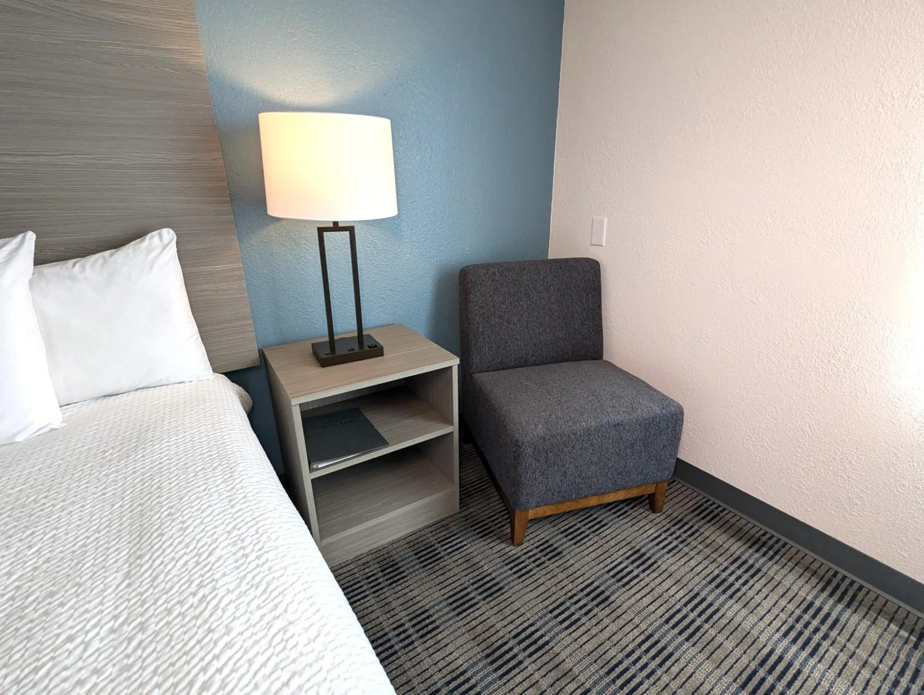 King Room with Bath Tub - Mobility Accessible/Non-Smoking in AmericInn by Wyndham Baxter Brainerd