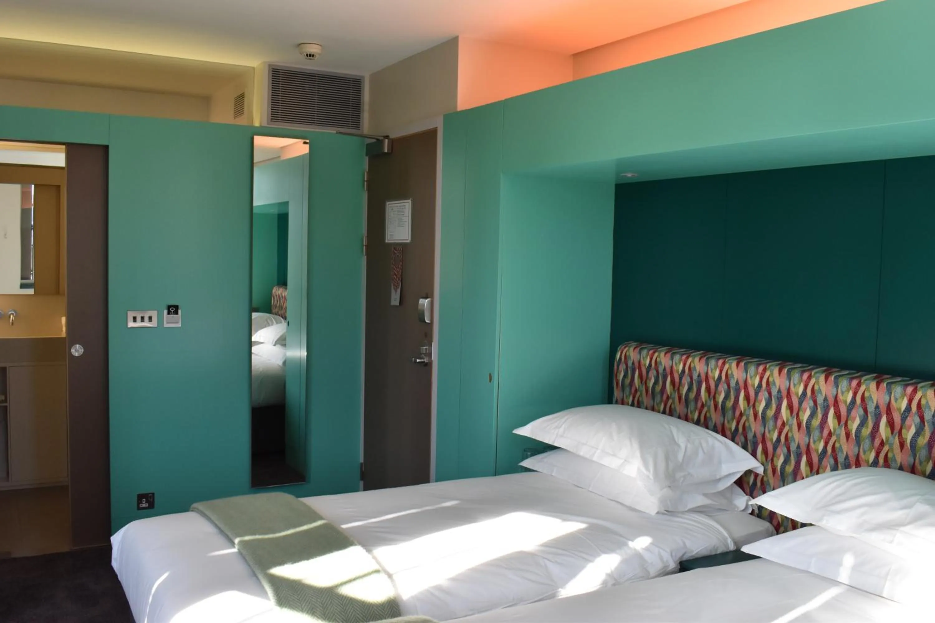 Deluxe King Room in Marrable's Farringdon Hotel