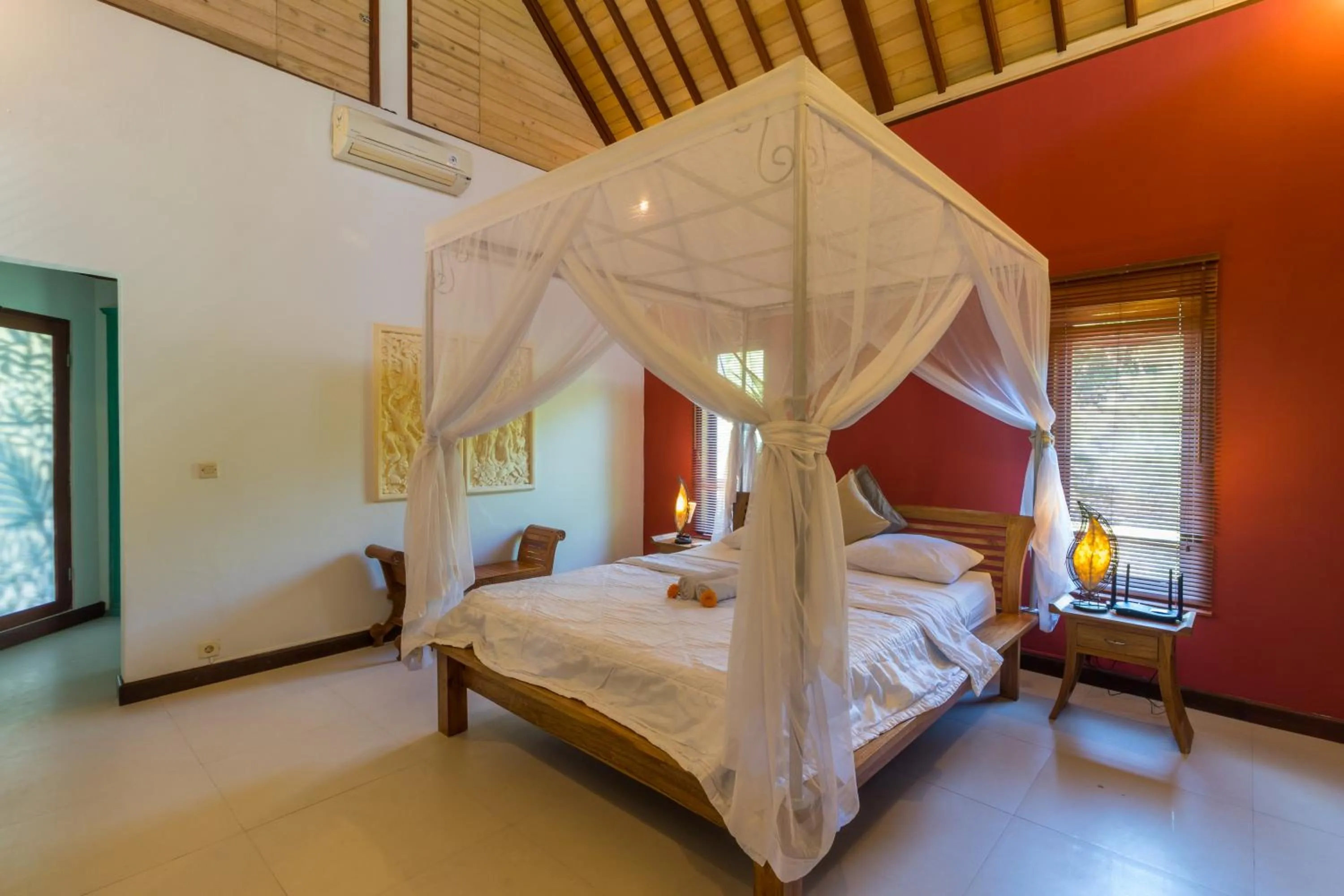 Deluxe Double Room with Balcony and Sea View - single occupancy in Villa Sky Dancer - Bali