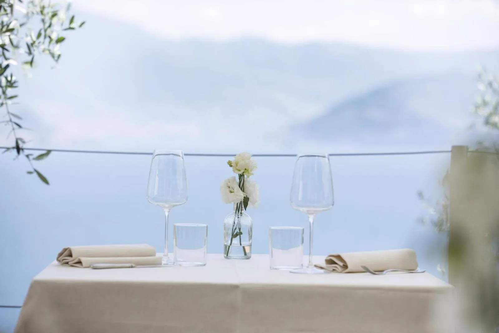 Superior Double or Twin Room with Lake View in Hotel Miranda