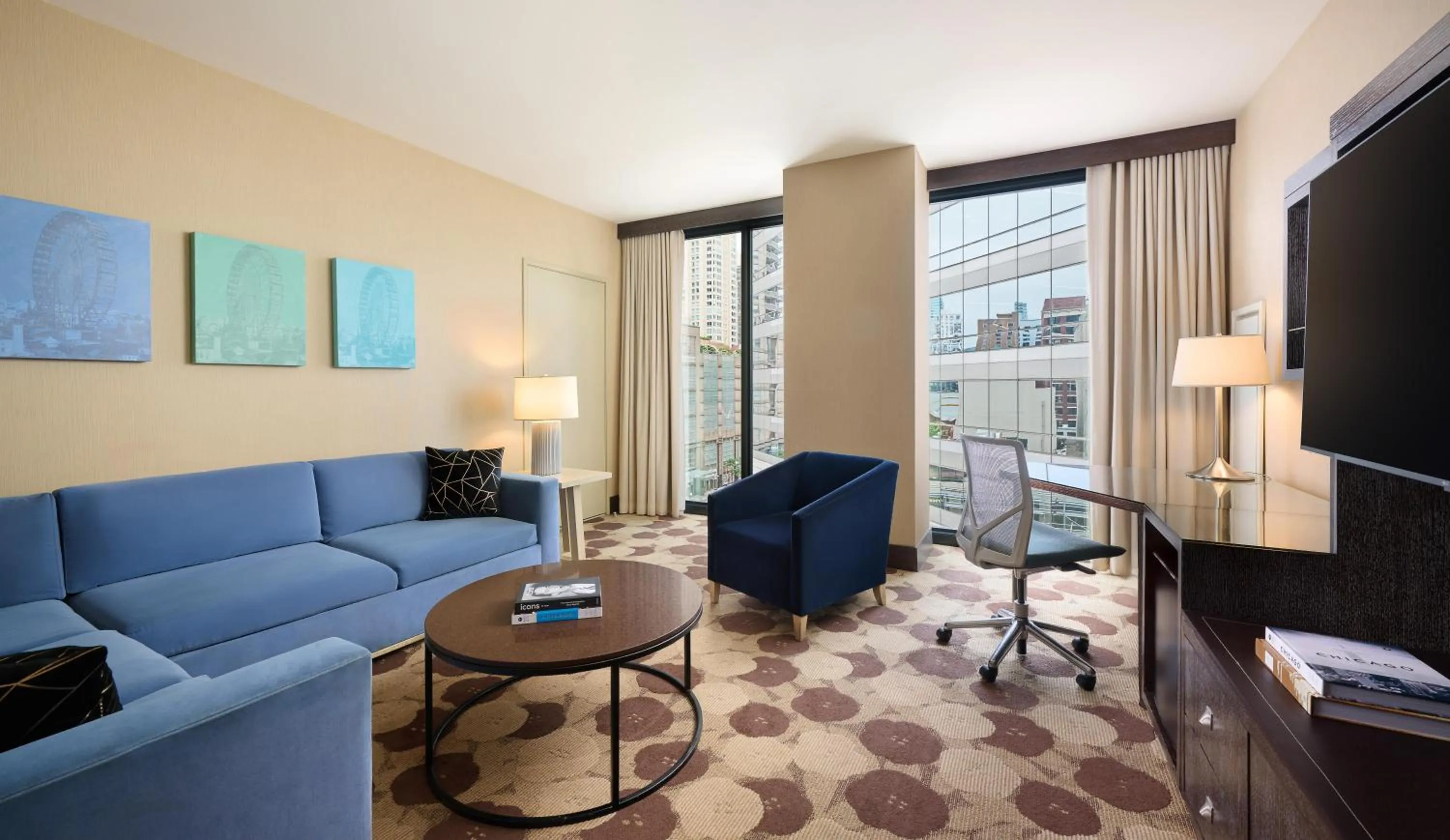 One-Bedroom King Suite with Spa Bath in The Royal Sonesta Chicago River North