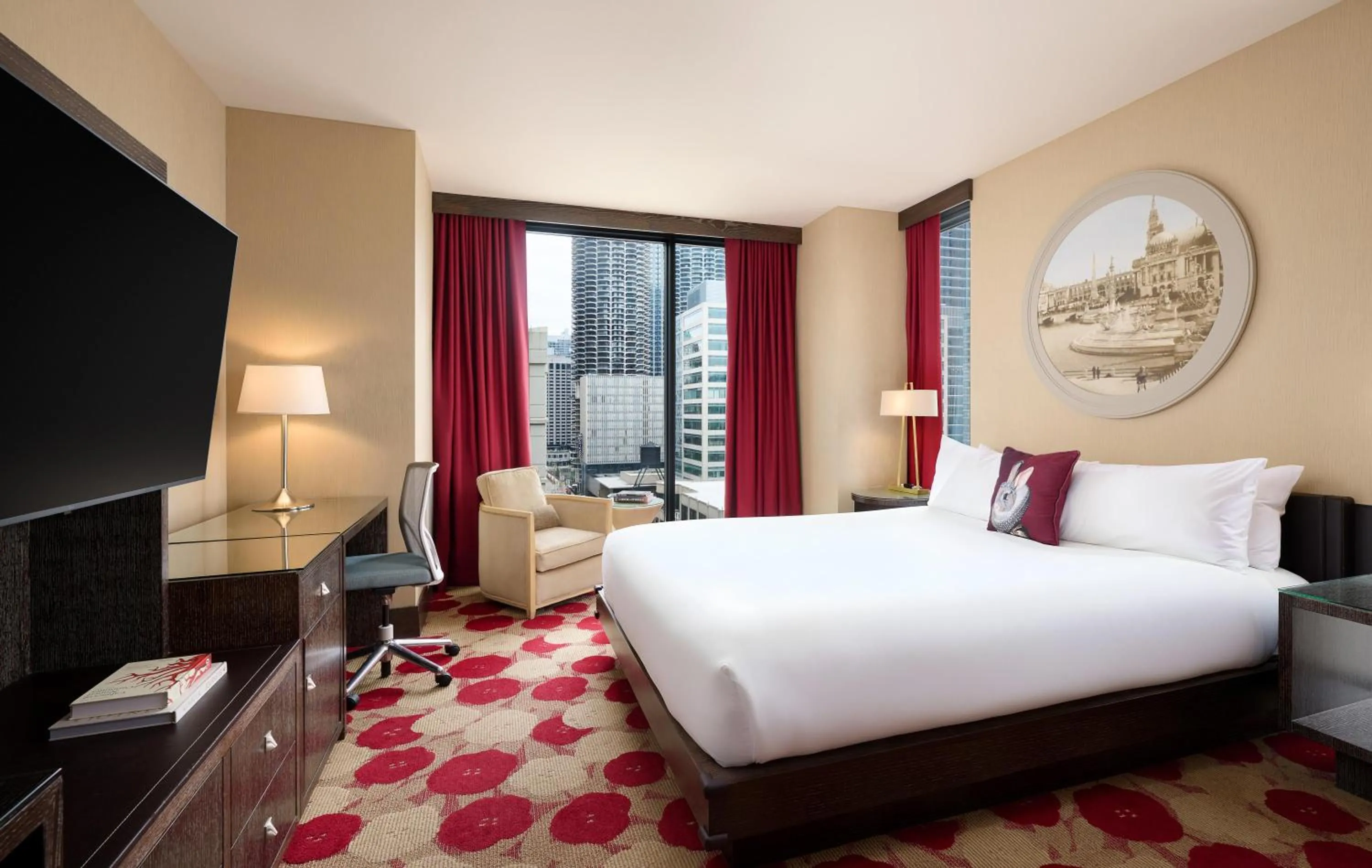 Deluxe King Room with City View in The Royal Sonesta Chicago River North