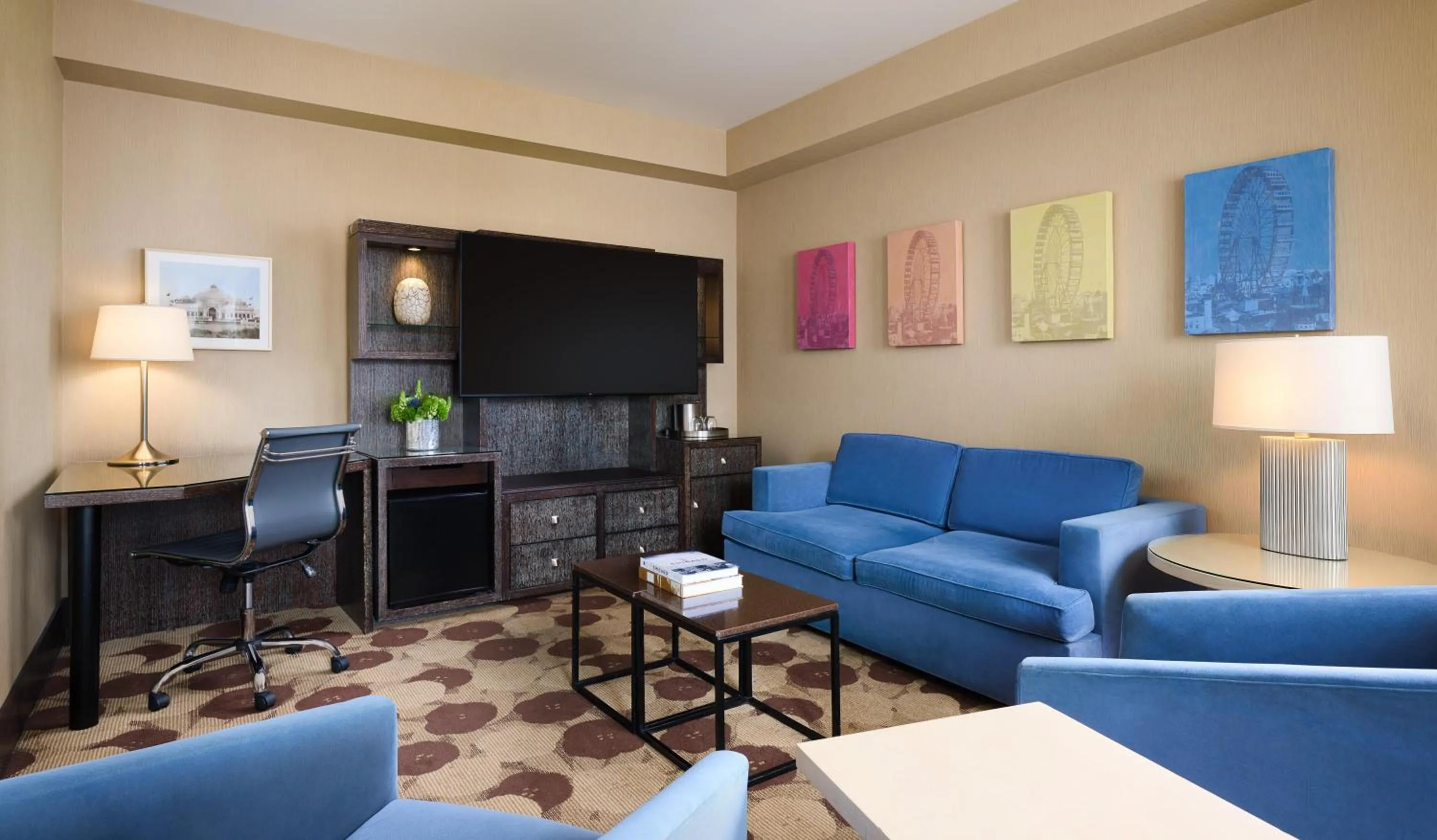 Luxury Suite Two Queens with Spa Bath in The Royal Sonesta Chicago River North